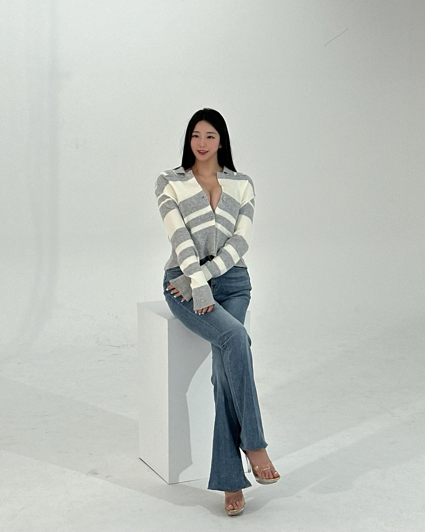 스튜디오 촬영👖💗

#진바비 #청바지 #청바지코디 #청바지핏 #청바지추천
#키큰여자쇼핑몰 #키큰여자바지 #여자청바지추천 #촬영 
#스튜디오촬영 #청바지룩 #인물사진 #광고문의 #모델문의