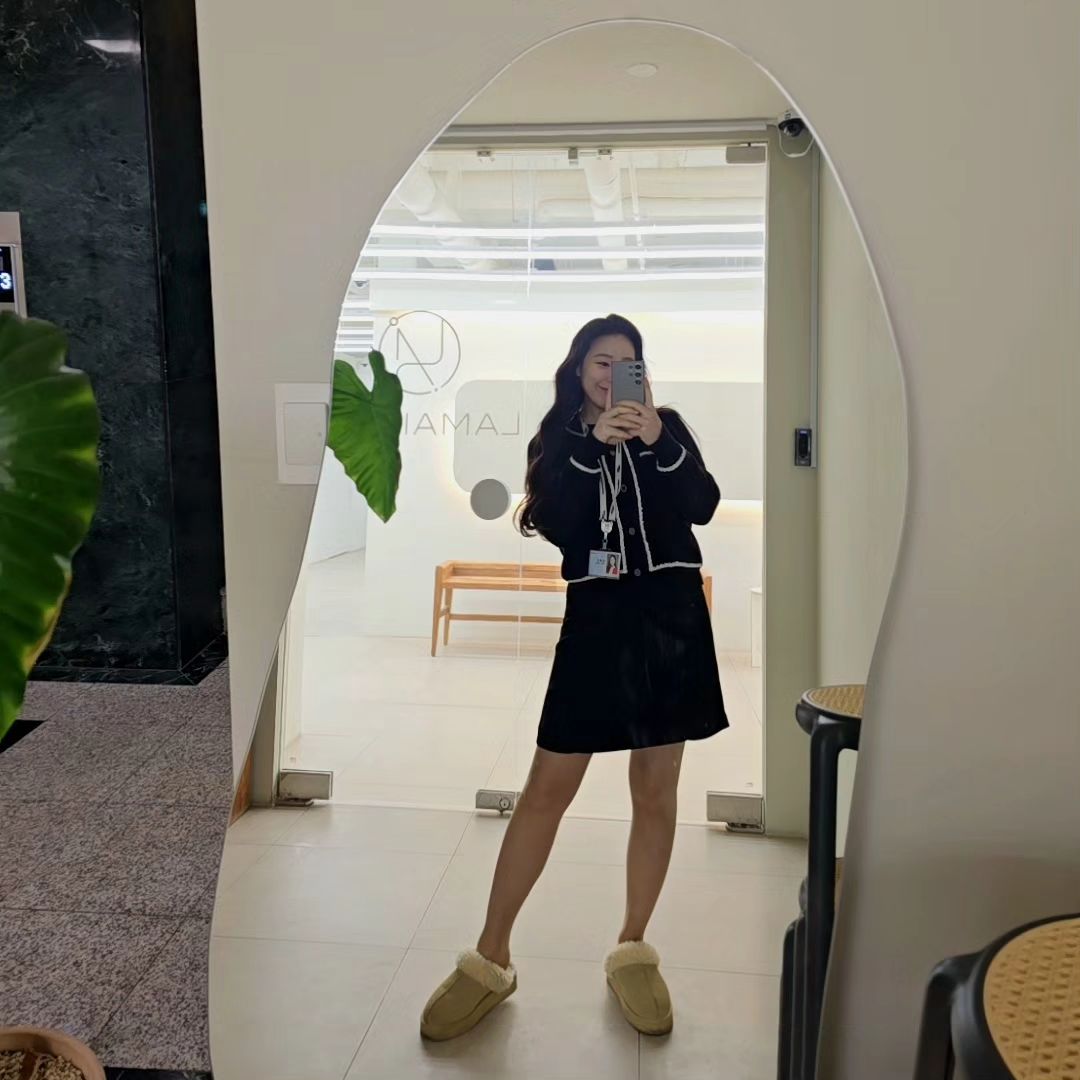 신제품이 나올 때면, 제일 먼저 방송으로 
소개하고 인사했던 라방Day
얼굴도 모르는 천명의 사람들에게
Teri축하를 잔뜩받고 왔던 날😍

#newway #AIphone #17W