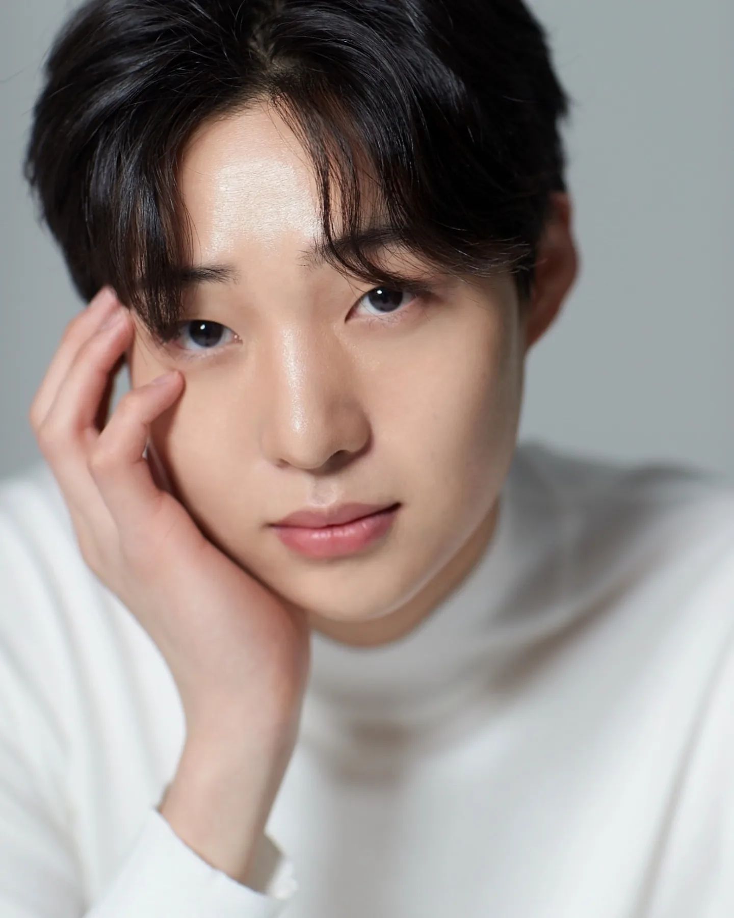 다들 너무 오랜만이에요. 잘지냈나요? 너무 뜸했죠 미안해요. 앞으로 사진 많이 올리고 라이브도 자주 킬게요. 응원해주셔서 감사해요!

皆さん、本当にお久しぶりです。 元気ですか？  これから写真をたくさんアップしてライブもよくします。 いつも応援してくださってありがとうございます！

+ 사진은 studioj_kim_je_won 작가님 스튜디오에 놀러갔더니 감사하게도 찍어주셨어요!! :)

#신인배우 #정승원 #승원 #スンウォン #04 #추천