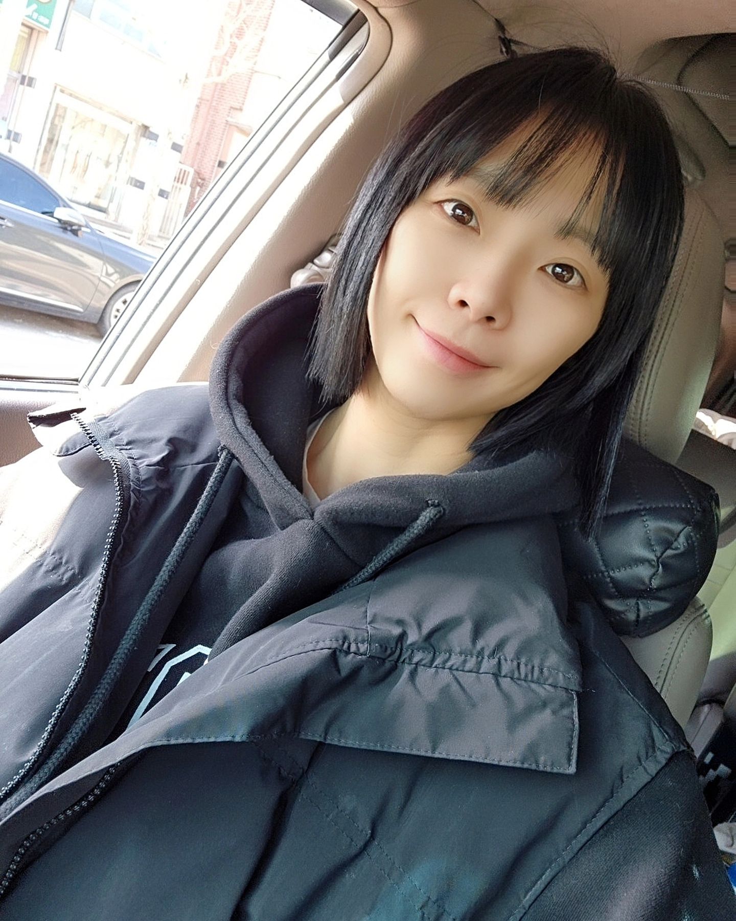 .
다시 머리 싹뚝!
난 기를 팔자가 못됨 성격상 푸핫
ㅤㅤ
어플 없인 사진 못찍는 현실이
40넘은 아줌마는 슬프다
ㅤㅤ
#셀기꾼