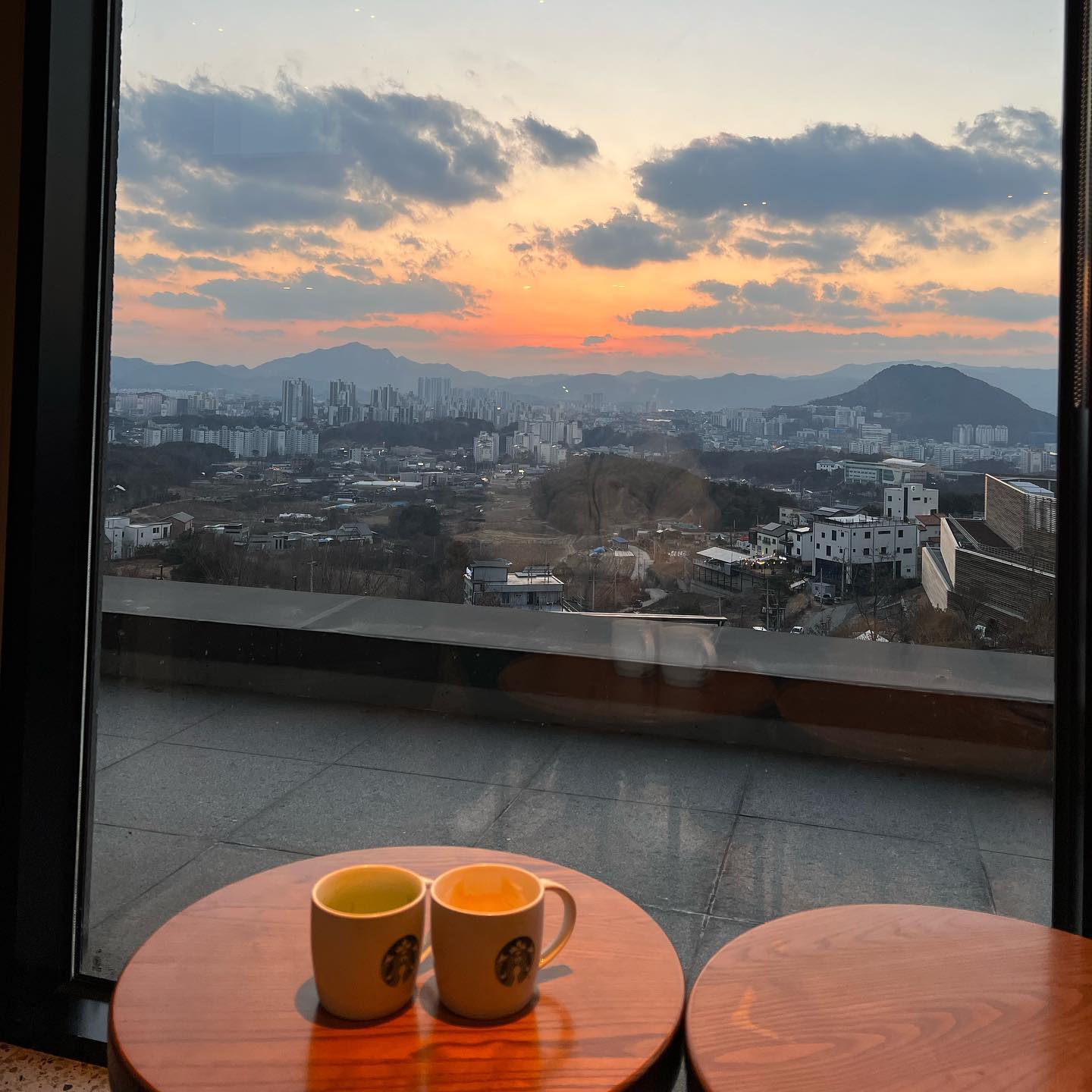노을도 커피도 맛찌다