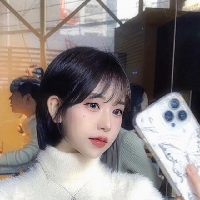  김 지우 on Instagram: "#광고 

후면 카메라로 찍으면 안면비대칭이 심해 보이고 신경 쓰였는데 비대칭 교정 받으면서 조금씩 개선 되는 모습이 느껴지니 안 받을 수가 없다 🥹 

비대칭 교정은 수술 없이 한방침을 이용해서 개인적으로 심적 부담도 덜해서 좋았다 🤩

오랜만에 본가 갔는데 동생이 얼굴이 작아진 거 같다고 해서 뿌듯 🤭 20회 꾸준히 받고 비포 애프터 올리겠어요 호호 🤍 

💡저에게 따로 연락 주시고 방문시 할인 해드리니 편하게 디엠주쇼요 🤍

#한방케어 #안면비대칭 #안면비대칭교정 #대칭미인 #자연산대칭미인 #비대칭교정 #카메라성형 #쁘띠성형 #팔자주름 #팔자주름필러 #눈매교정 #눈썹교정 #볼살축소 #볼살교정 #윤곽관리 #얼굴윤곽관리 #신부관리 #턱관리 #광대관리 #얼굴축소 #한방관리 #아나운서얼굴관리 #연예인얼굴관리 #작은얼굴관리 #티안나는성형 #대칭교정"
