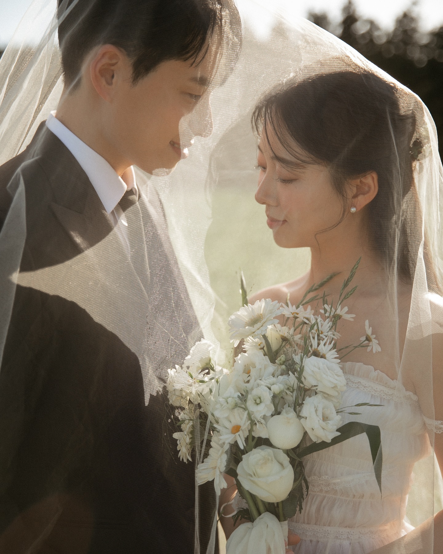 드뎌 공개하는 웨딩스냅..💍🤍

거의 끝날때쯤 표정풀리고 재밌어져서🥹🥹
3시간이 짧게 느껴졌지만, 다음에 가서 또 찍을거니깐!!

이제 진짜 얼마 안남은 본식…!
즐기면서 준비해볼게용 총총…👰🏻‍♀️♥️👰🏻‍♂️

#웨딩스냅사진 #웨딩사진