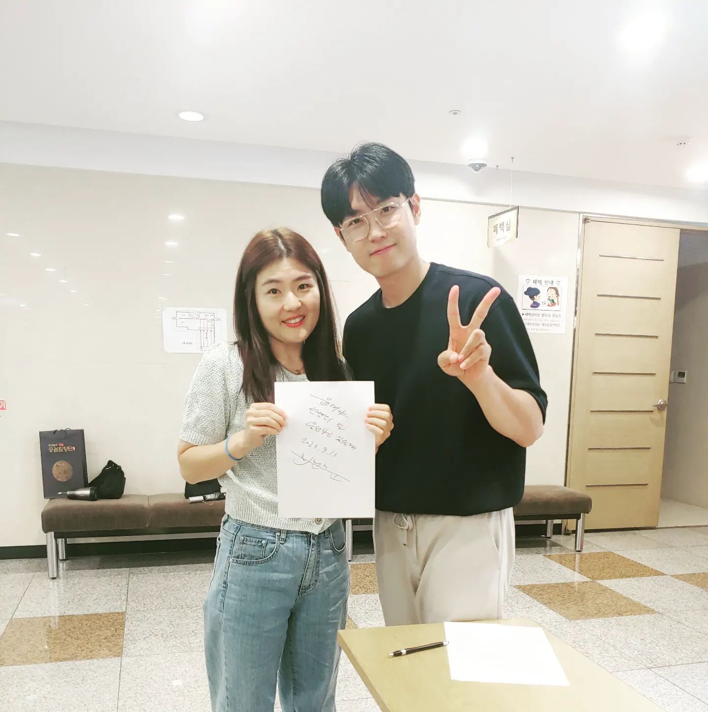 감동과 웃음이 있는 넘 좋은강의👍👍👍
오늘또 배우고 갑니다.
여러가지 중에 기억남는 방법👇 낼부터 해보자~!😁

1.지시하기(이미 답 정해놓고 묻지말기) 2.즉흥적인 지시하지말기(빌드업하기)  3.예고 한다. 묘사하고 그림그리듯이
4.행동하기

#세상을바꾸는여자들 #세바여 #세바여강연 #세바여행사#최민준강의
