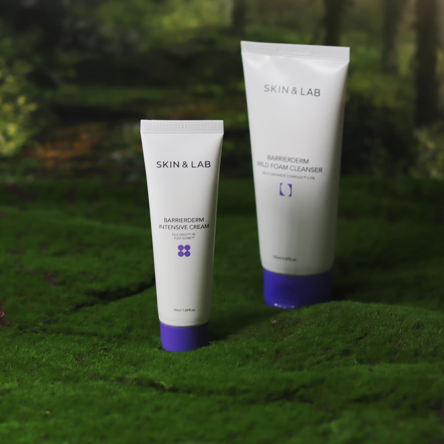 한번 쓰면 왜 베리어덤인지 알게되는 크림
🌿베리어덤 크림 & 폼클렌저

🍃크림안에 있는 작은 알갱이들이 사르르 녹으면서 더 촉촉하게~ 더 부드러운 느낌을 줬어요. 처음 롤링했을 때 보다 몇번 롤링하면서부터 느껴지는 촉촉함이 기분까지 좋게 만드는 크림입니다.

🍃피부장벽이 좋아야 톤이 밝아지고, 주름도 덜 생기잖아요.
기초 튼튼을 위한 크림! 
한번 바르고 마지막 까지 긁어쓸것 같은 느낌이 오는 크림이였어요.
(요건 내꺼내꺼!!!!!!!!)

🧸지난번 트러블 이후 붉은부분이 조금 남아있어서, 아직은 예민하다고 생각되서 조심하고 있어요.
베리어덤은 장벽개선에 좋아서 열심히 바르고 있어요.

🌿베리어덤 마일드 폼클렌저
무자극이라 데일리 클렌저로 넘 좋았어요.
세정력도 좋지만, 세안 후 속당김이 없다는 것! 요거~중요하죠.

🎁2월 한 달간 스킨앤랩 네이버 스마트스토어에서 베리어덤 30%할인!
(장바구니 쿠폰 3000원 추가 증정)

#베리어덤크림 #스킨앤랩 #베리어덤인텐시브크림 #보습크림
#장벽크림 #보습장벽크림#보장크림 #진정크림 #베리어덤마일드폼클렌저 #폼클렌저 #저자극세안제