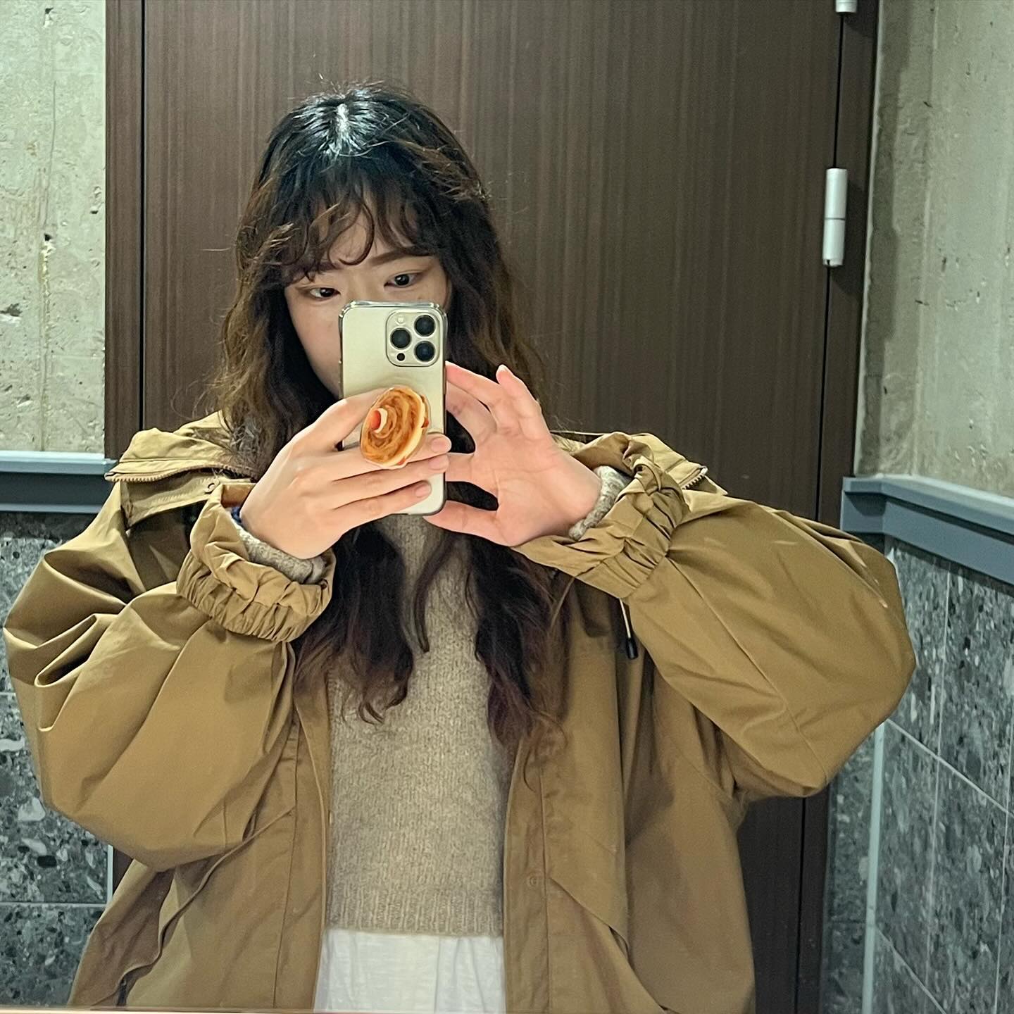 확신의 웜톤🍂
그리고 내동생김공주는 흰색과 핑크색이 적절한 조화를 이룬 화이트쿨톤