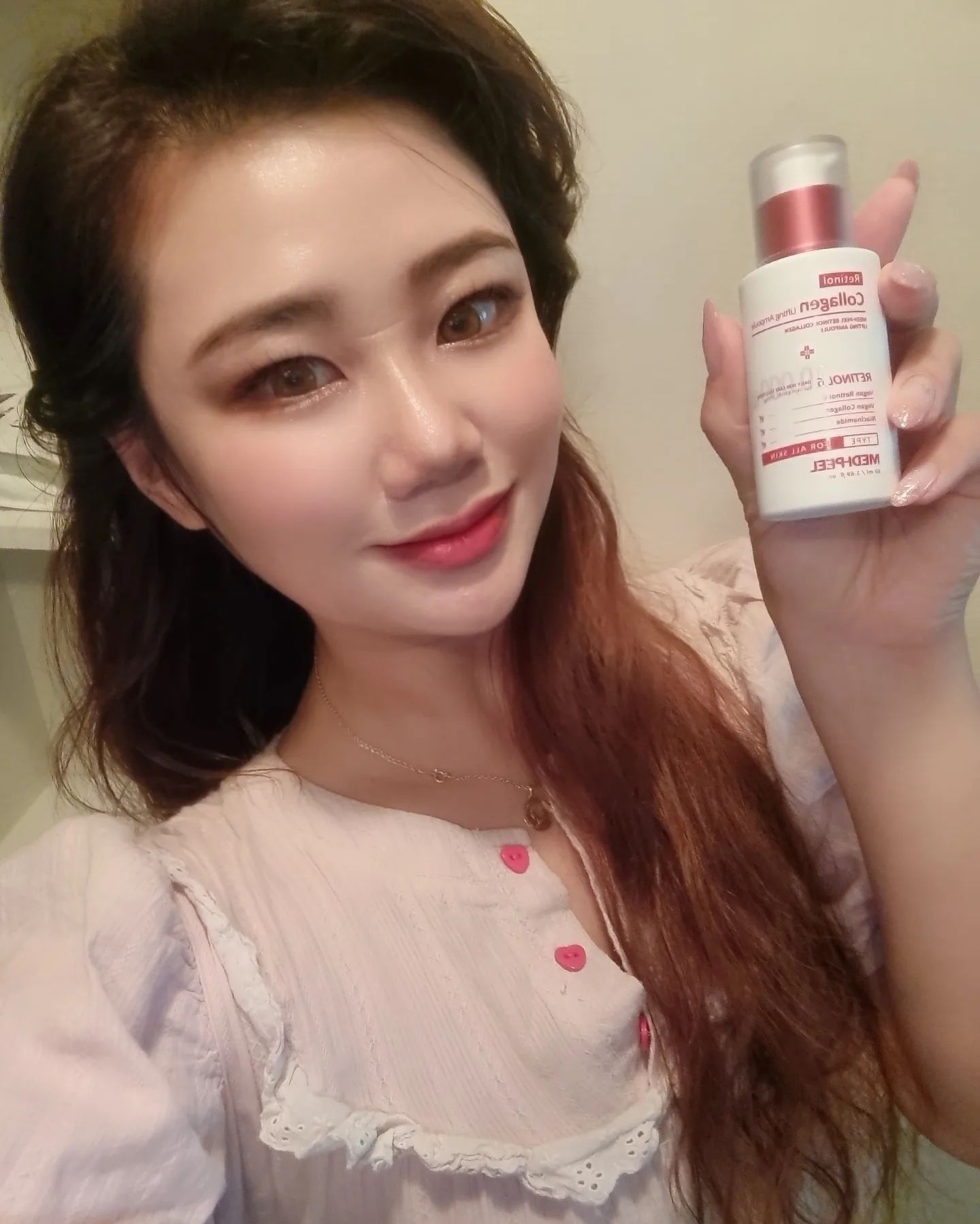 ❤️#협찬
❤️레티놀 콜라겐 리프팅 앰플❤️
❤️비건 레티놀과 비건 콜라겐의 조합으로
즉각 경험하는 괄사 리프팅
❤️수분감&영양감 담은 제형으로
빠르고 가볍게 흡수됨
❤️즉각 리프팅(끌어올림),
베개 자국(피부 탄성 복원력) 개선,
가장 깊은 주름(눈가주름, 팔자주름) 개선 임상
❤️메디필만의 '비건 레티놀겐™' 함유
❤️레티놀 성분(레티닐알미테이트)으로
주름개선 기능성을 인증 완료한
진짜 레티놀 안티에이징 앰플/크림
❤️이탈리아 비건 인증 및
지속가능성을 고려한 패키지
👶🏼메디필로 리프팅
눈가주름, 팔자주름
미리미리 관리해요!👶🏼👍🏻
.
#hyennimmm #혠님
#메디필 #괄사리프팅
#비건레티놀겐 #레티놀
#리프팅 #르뷰
#혠님화성 #혠님뷰티
#좋아요반사 #맞팔 #소통 #일상
#instafood #instagood
