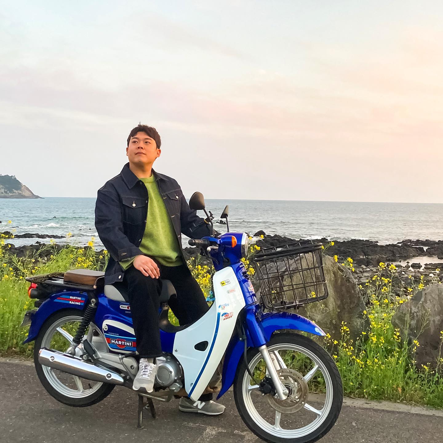 제주도에서 커브타고 뽈뽈뽈🛵
.
#바이크 #바린이 #제주도 #슈퍼커브 #커브 #바생아 #여행 #제주여행 #제주바이크투어 #중문 #서귀포 #해안도로 #supercub #motorcycle #jeju #l4l #f4f