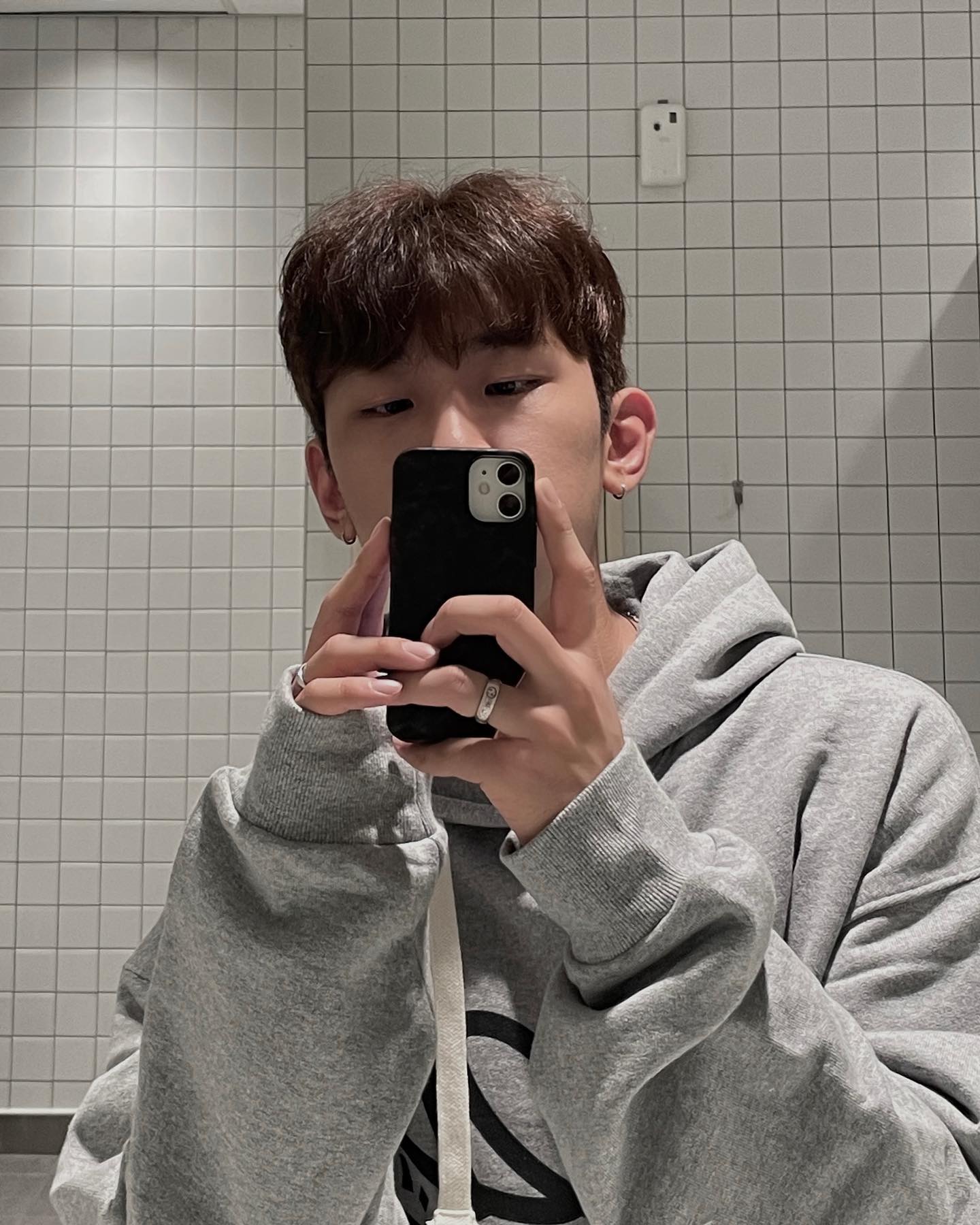 #협찬 hoodhood_official

드디어 내 최애 후드티에 계절이 왔다!!👍🏻
가을 코디에 정석 후드티에 반바지는 못참지😆
지금 날씨에 딱 좋은 후드&반바지 코디!💙

#광고 #HOODHOOD #후드후드 #후드티 #로고후드 
#커플후드티 #남자후드티 #오오티디 #OOTD #AD