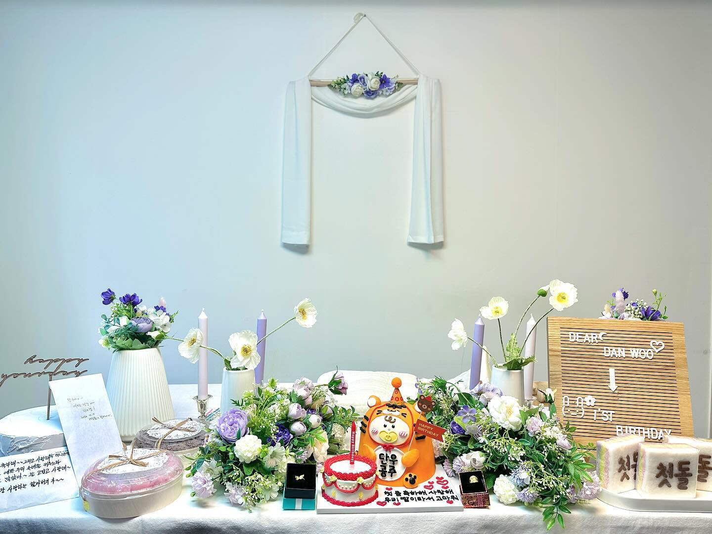 1𝘴𝘵, 𝘉𝘪𝘳𝘵𝘩 𝘥𝘢𝘺🎂
.. 챙겨주셨던 분들 정말 다 감사했어요🤍
⠀⠀⠀⠀⠀⠀⠀⠀⠀⠀
#늦은기록 #첫돌 #생일 #첫돌케이크 
#돌반지 #호랑이띠아기 #호랑이띠맘 
#돌상 #돌잔치 #둘째는사랑입니다