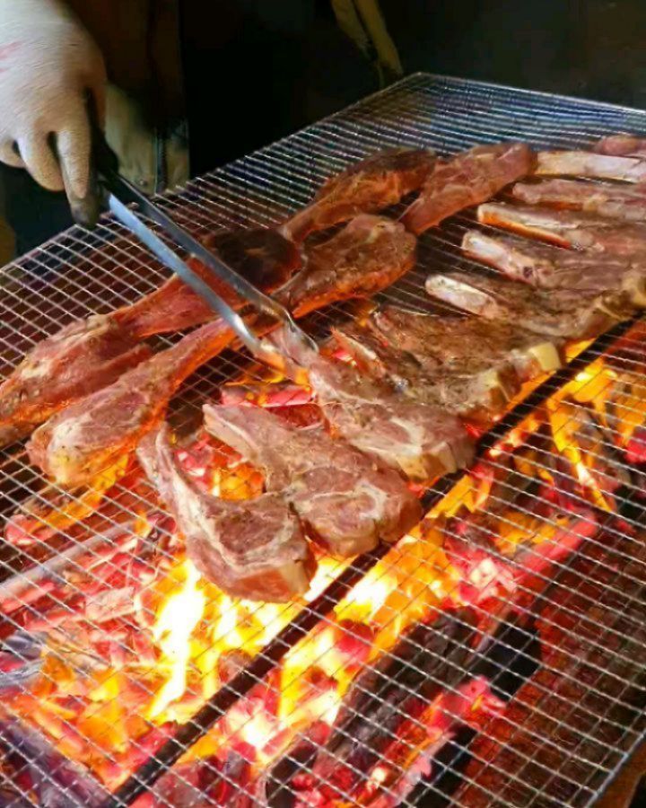 #까똑맘
길고도 짧았던 밤🎇
넘 맛있었던 양고기 바베큐.👍👍
팝콘도 해먹고 마시멜로도 구워먹고, 땅콩버터 오징어도 냠냠.😆
캠프파이어도 스케일이 대박!
통나무집 전체를 다 빌린거라 밤 늦게까지 우리끼리 신나게 놀았어요.

#상지회 #가족모임 #바베큐 #캠프파이어 #먹방
#새벽4시에자러감ㅋㅋ
