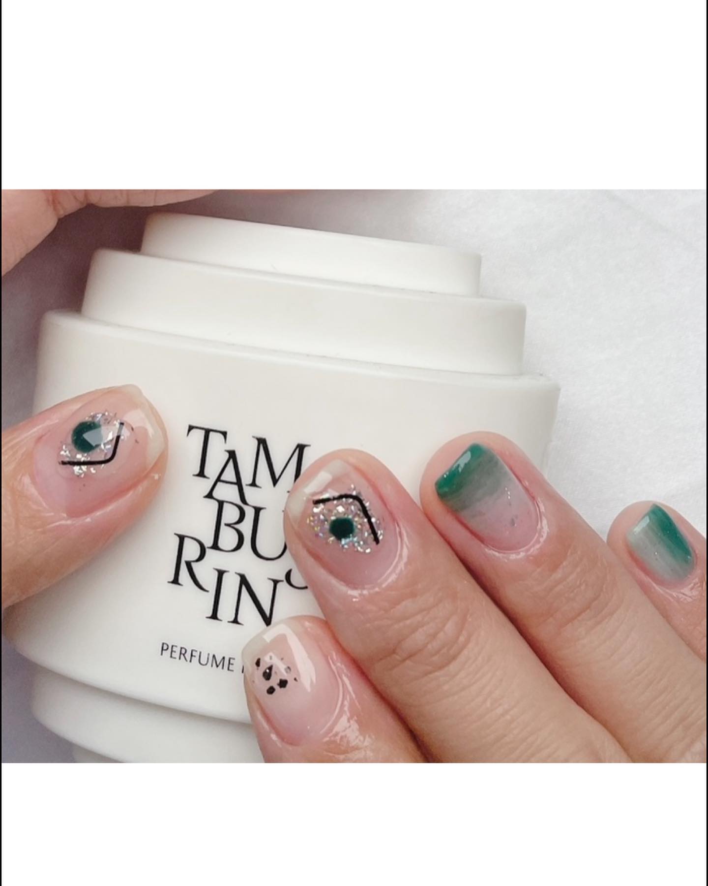 .
.
평소 스타일이랑 다른거로 해봤는데 너어무 예쁘다 🤍💚
.
yoon_charmant_nail 
.

#평택네일 #평택일본네일 #평택오사카네일 #일본네일 #오사카네일 #평택역네일 #평택네일추천 #평택역네일추천 #평택이달의아트 #이달의아트 #윤샤르망뷰티