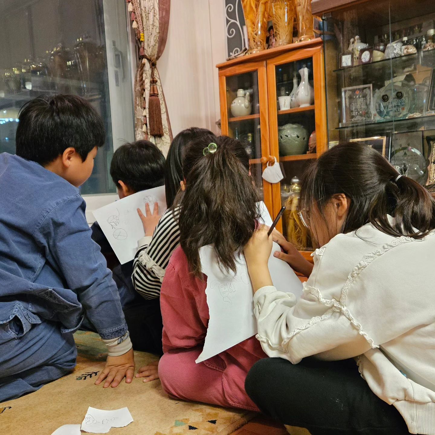 dudal8366 

등대고 
그림그리기

큰집
작은집 
사이좋게