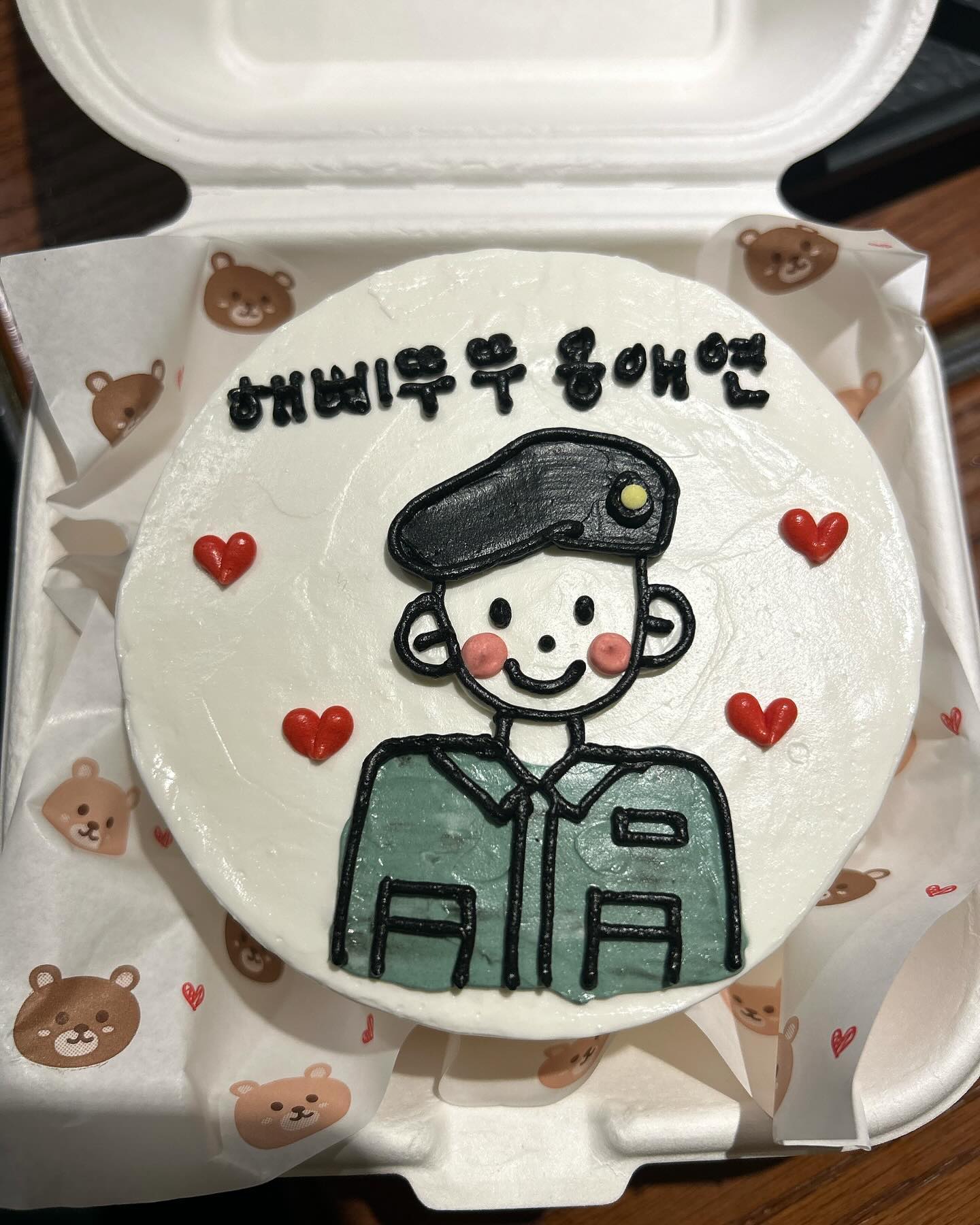 우래기 햅삐뚜뚜

부대가 가까우니 생일에 외출도 나오구 조으구나아

득근득근 남자다잉👍

이번 주 휴가 때 또 보자꾸나아😍😍

2024.1.16

#일병오빠 #특전병오빠