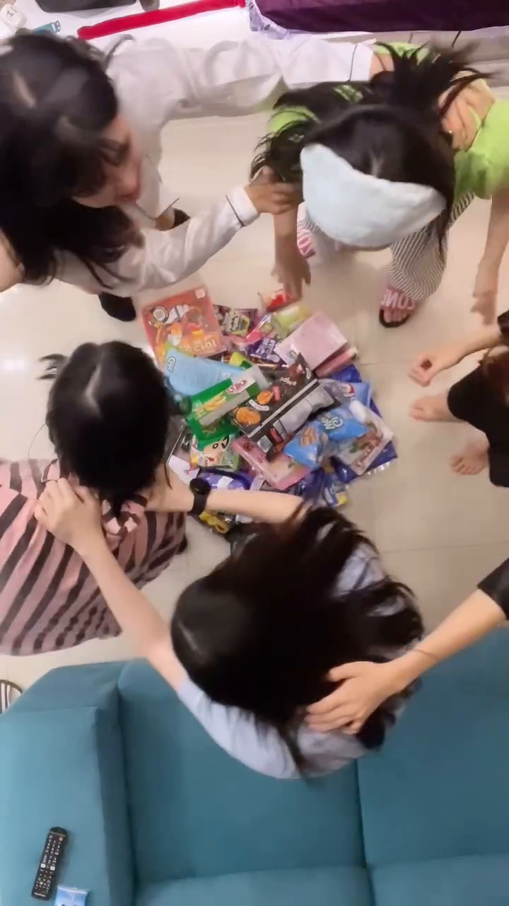 Girls night with color theme partyyyy🎁 Thank you for joining this reels🫶
So pro😎⠀
⠀
#trending
#2024
#funnyvideos 
#happynewyear2024 
#colortheme