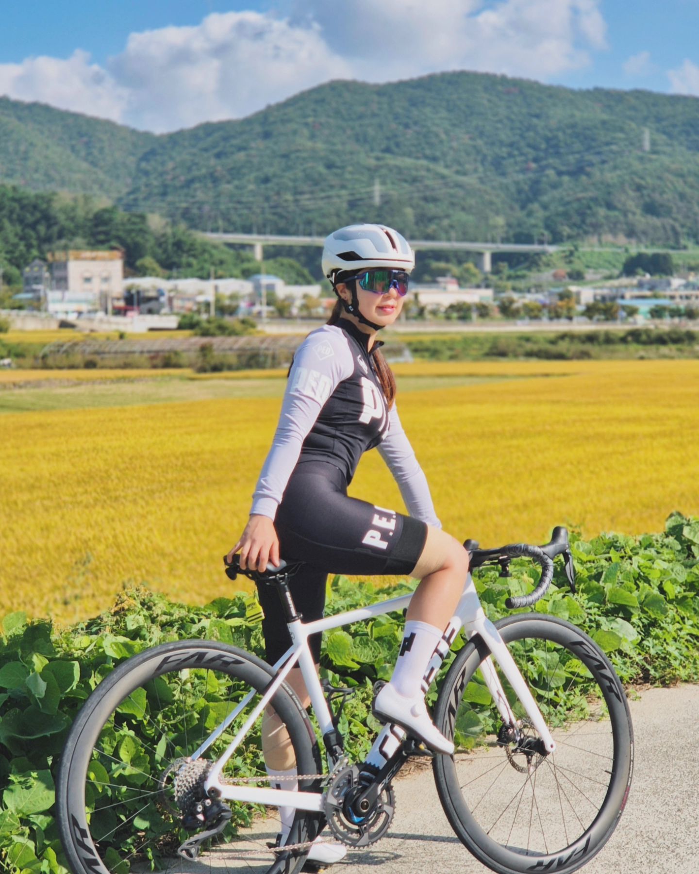 가을이네!
자전거는 잠시 휴식이지만
가을은 지나간다🌾🌾

𝐬𝐩𝐨𝐧𝐬𝐨𝐫𝐝_𝐚𝐦𝐛𝐚𝐬𝐬𝐚𝐝𝐨𝐫
comete_bicycle farsports_korea 
mageneofficial