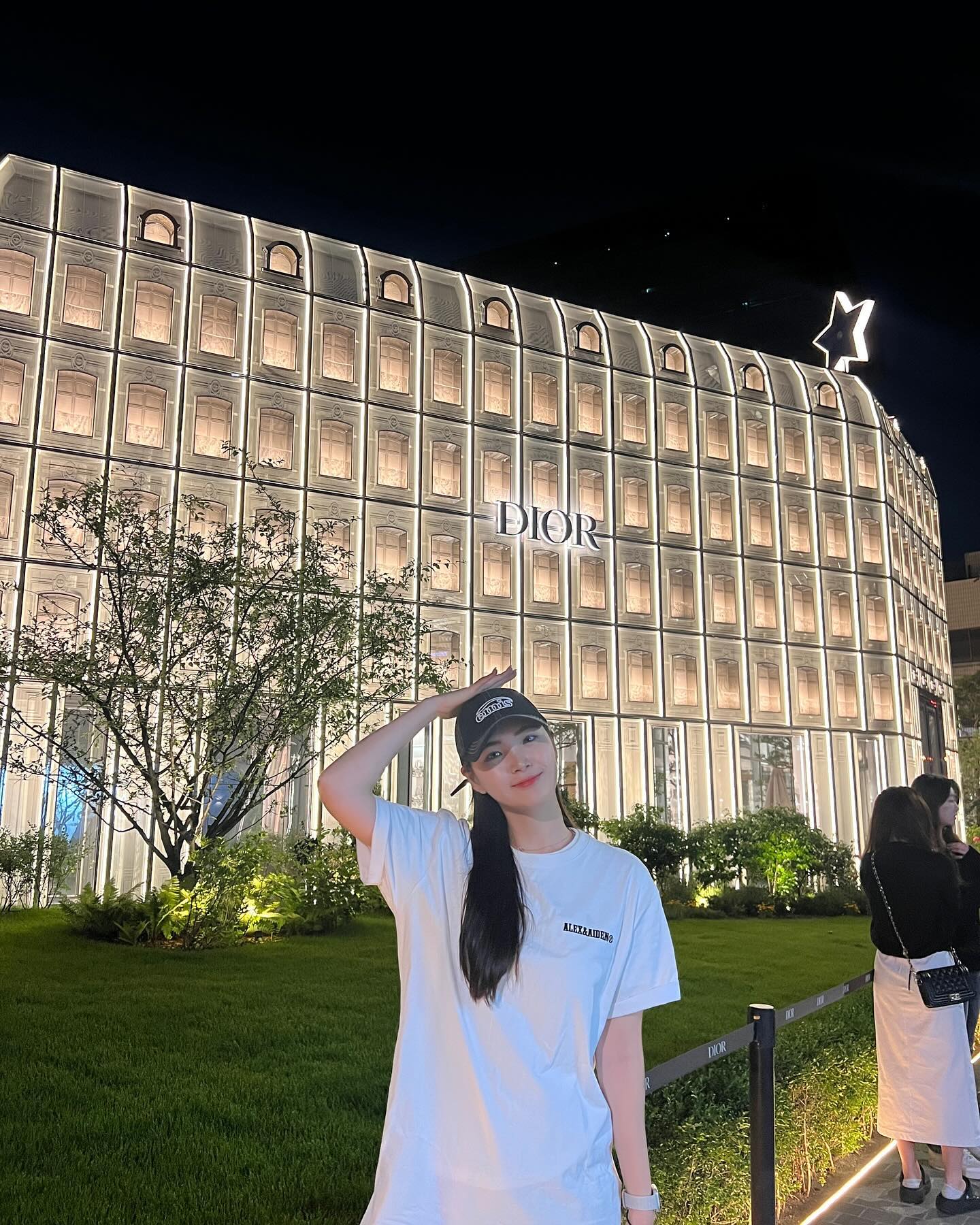 #ad #광고 
여름엔 #알렉스앤에이든 
심플하고 편한 반팔을 찾고 있다면 #알렉스앤에이든 

현재 👉🏻할인 + 자사몰 무료배송👈🏻 까지 !
a.alexnaiden 

#여름반팔 #남녀공용반팔 #커플반팔 
#alexnaiden #musinsa #musinsastandard #무신사브랜드
#알렉스앤에이든반팔티 #남녀공용반팔 #반팔티