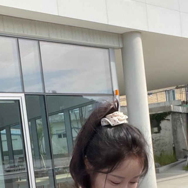 @bbbbom_15 on Instagram: "#광고

여름에는 최대한 간단히 입어야 좋잖아요
답답한 속옷 대신 이거 하나면 뚝딱 💓💓

비슷한 제품이 많지만
이건 일단 면이 부드러워서
착용감이 너무 좋구요

패드 모양이 예쁘고
비치지 않아서 더 좋았어요

어깨끈도 탈부착 가능하니까
스타일링에 맞게 포인트 주기도 좋아요 〰️〰️

#마른파이브#marun5#마른5#마른파이브나시#마른파이브캡나시#마른파이브브라나시#브라나시#캡나시#나시추천#여성나시#이너웨어#여성이너웨어#여자이너웨어#여자나시"