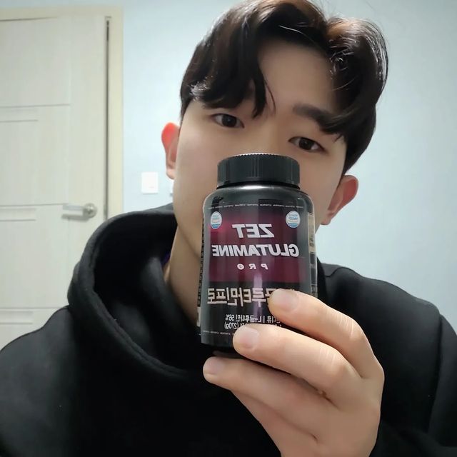 🇰🇷성민ㅣ𝐒𝐞𝐨𝐧𝐠𝐌𝐢𝐧 on Instagram: "#협찬 안녕하세요😁 다들 오늘 운동경험치 2배 즐기셨나요? 근육맨닷컴에서 제트글루타민프로를 보내주셨습니다🙏 💊제품소개를 드리자