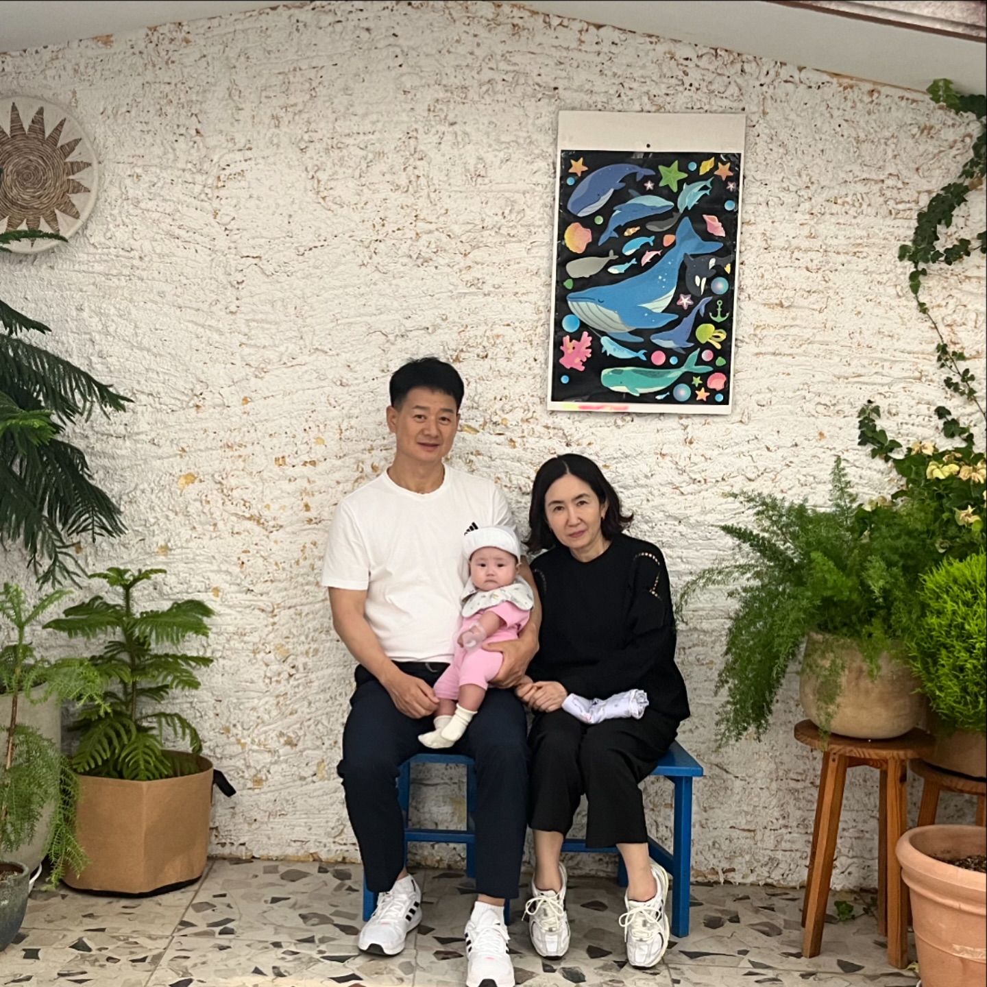 D+169

할미할비랑 #세종수목원야간개장 
우리 로우니 인형같고 넘모 이쁘고❤️

할머니 할아버지랑 논거 증거사진남기기😋
앞으로도 많이 놀러다니쟈💛

#증거사진📷 
#도치엄마
