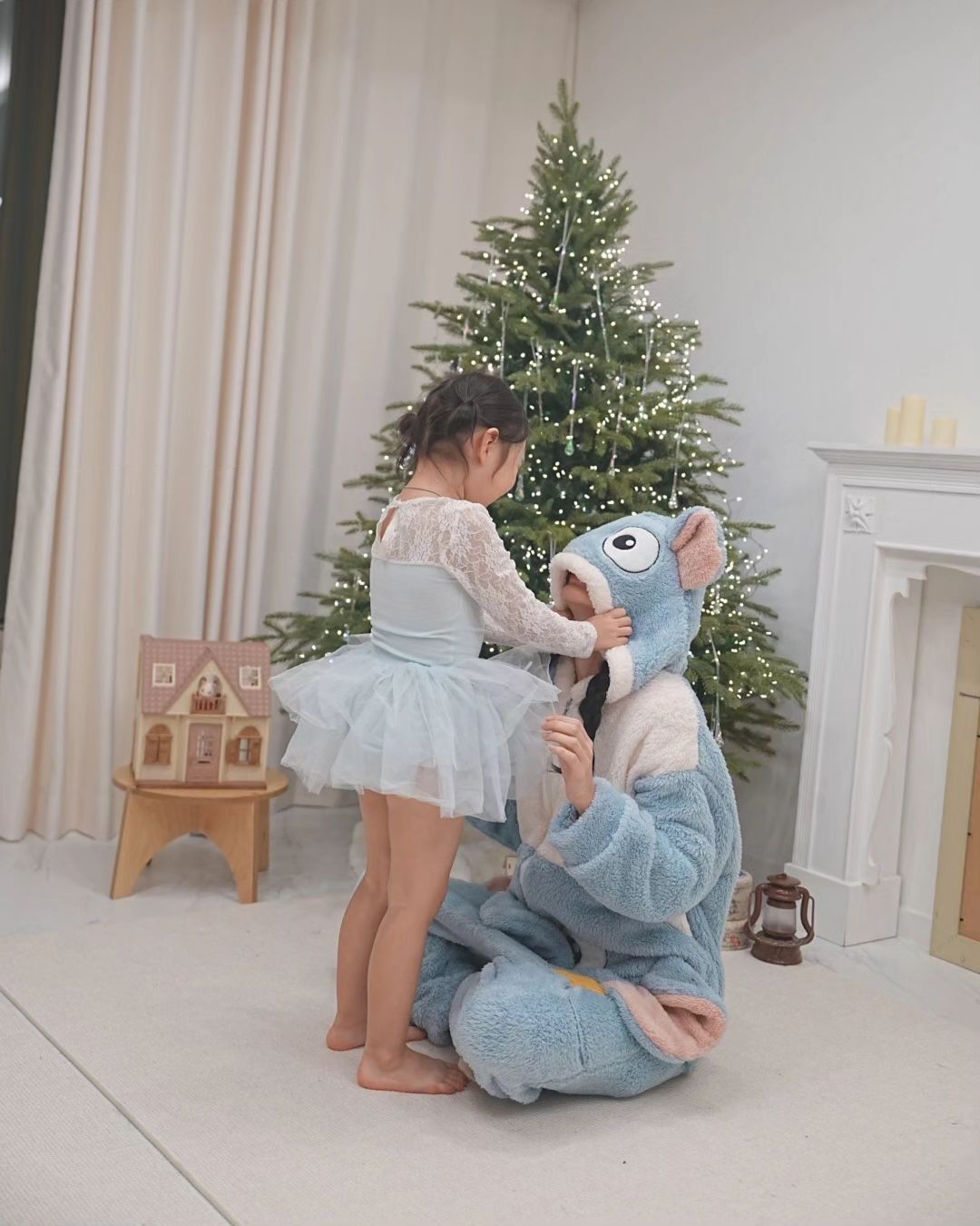 깜짝 놀래켜주고 싶었던 🐘코끼리 잠옷𓂃 
진짜 코끼리가 나타난 줄 알았다던 설아
엄마 아빠도 깜짝 놀랐지 머야, 
바람 다 막아줄 수 있는 잠옷에 보슬보슬 포근함에 
꿀잠 예약할 것 같아🫧

#잠옷#꿀잠#파자마#쇼핑몰#부부#파자마#코끼리#코끼리잠옷#커플잠옷#헐키대박#