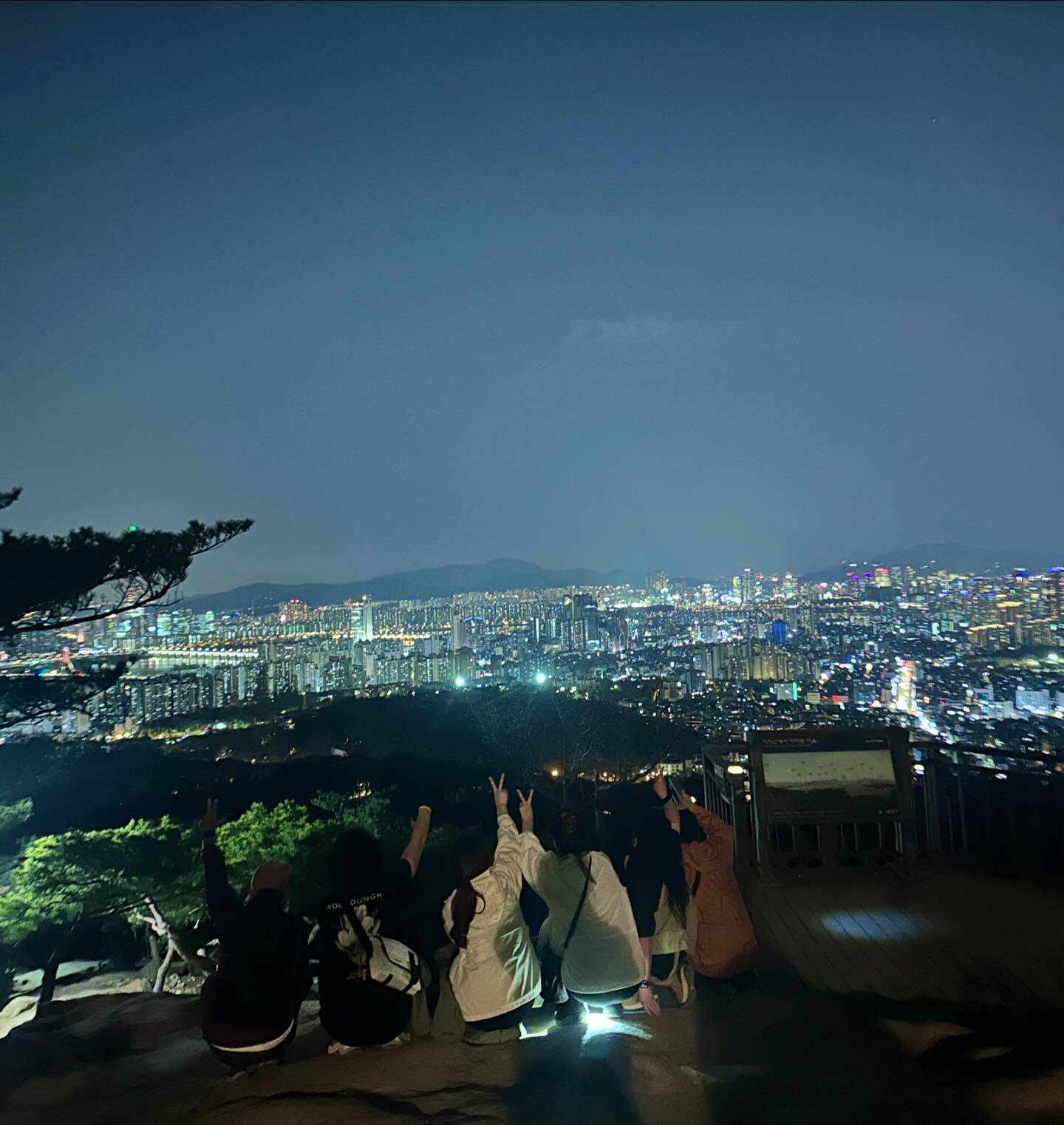 4월인데 아직도 산밑에만 꽃파티🌸🌸
조금씩 예뻐지고있는 아차산 오랜만!!!!!!!!😆
속리산동동주 맛있메모✏️

240404

#⛰️ 
#아차산 295.7M

🥾영화사입구~고구려정~해맞이광장~
아차산1보루~아차산5보루~아차산3보루(정상)~원점회귀

👩🏻‍🤝‍👨🏼#낭만하이커스

우리콩밭 안가면 섭섭하지😋😋😋

#등산소통 #야등