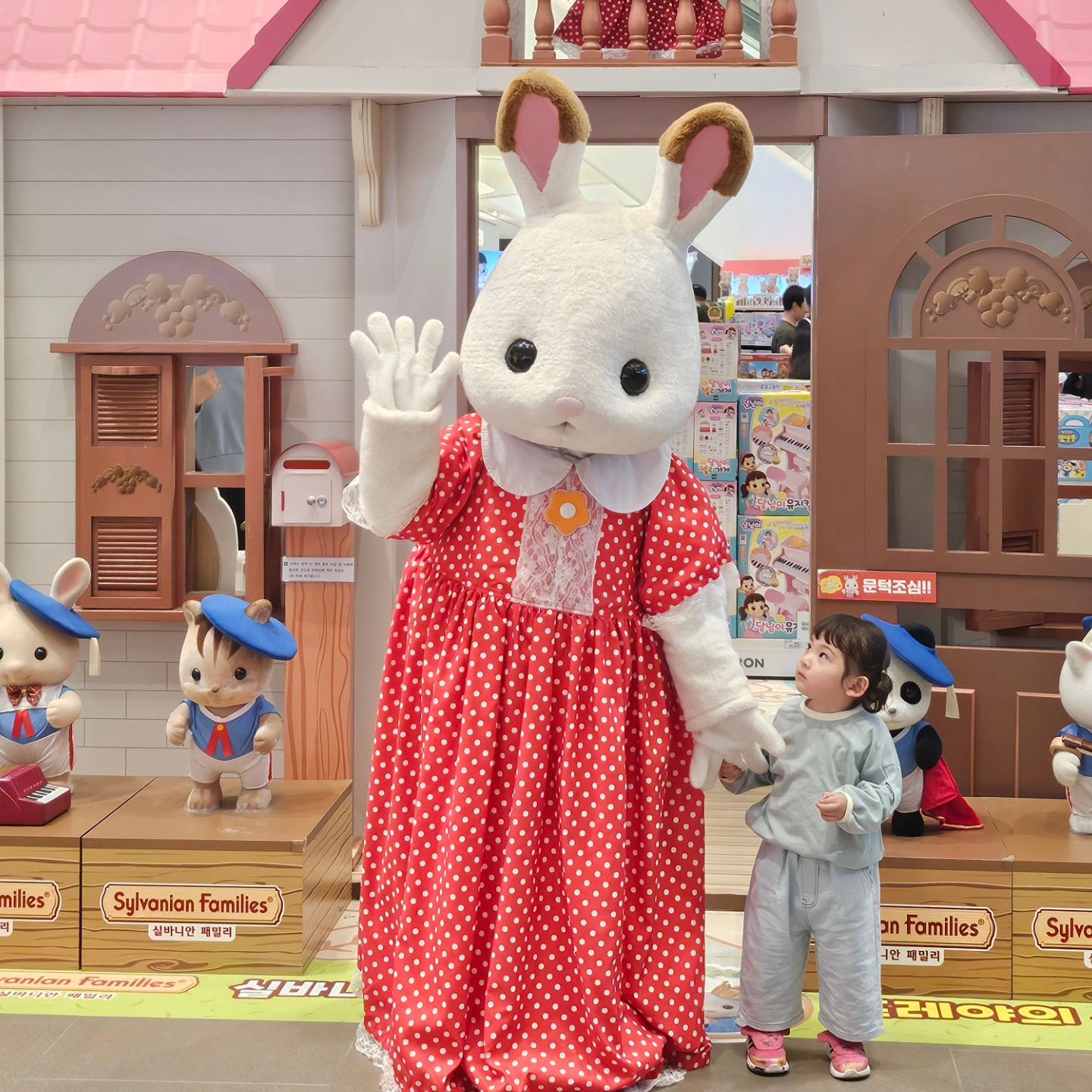 #실바니안팝업스토어

토끼 러버 아율이 즐거웠음 대따🐰
5월6일 오늘 까지여서 어제 후딱 가따옴✨️

기본적으로 30%이상할인이라 득템 해따

#실바니안패밀리 #실바니안 #수원스타필드 #어린이날