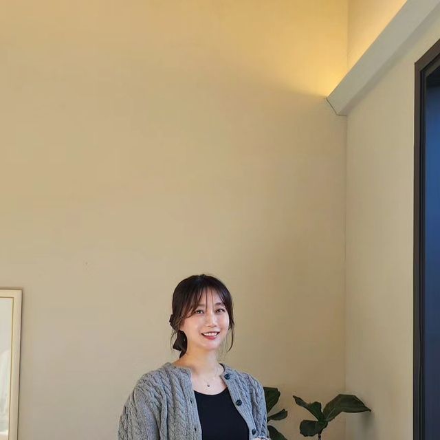  🎀 별희 on Instagram: "마음에 드는🩷

좀 춥네,,ㆅ
 ⊰✿ ✲✤ 어디쯤 왔는지 알려줄래?🥲"