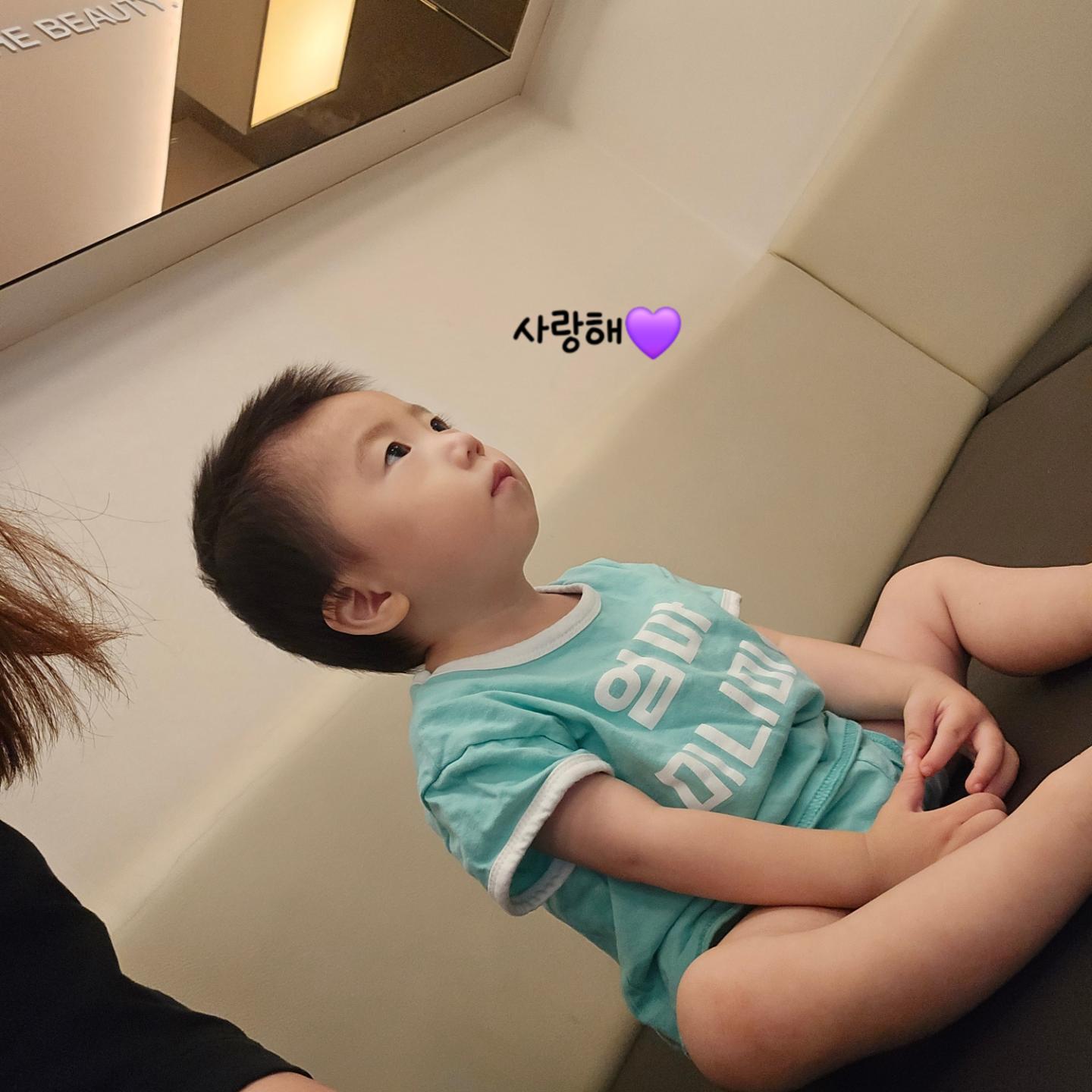 #교정일+692 #생후23개월 #단유6일차 

코로나2번째 걸린시점에 면역이 급 떨어진상태라 온몸에 발진이 ,
약을 먹어야하는 상황으로 , 23개월 완모후 단유 6일차! 

1일차 말로해도 ,안아줘도 뭐든 안통한다
2~3일차 드러눕고 고집과짜증폭발 ^^ 새벽에도 일어나 또시작 ㅎㅎㅎ
4일차 포기가 되는지 조금은 수그러드는중 

다만 물 (미디웰) 을 엄청 찾는다🤭 

5일차 짜증을 조금냈지만 스스로 진정하고 11시쯤 잠들어 ~ 새벽 5시 쯤 기상해 우유한잔 💜

23개월만에 단유 그리고 통잠을 !!! 하 무슨 ㅠㅠㅠㅠㅠ
두돌전에 통잠을 ? 이대로 통잠길 걷자  아들 잘하고있어 ~ 기특하다

잘따라와줘서 고마워💜 사랑해