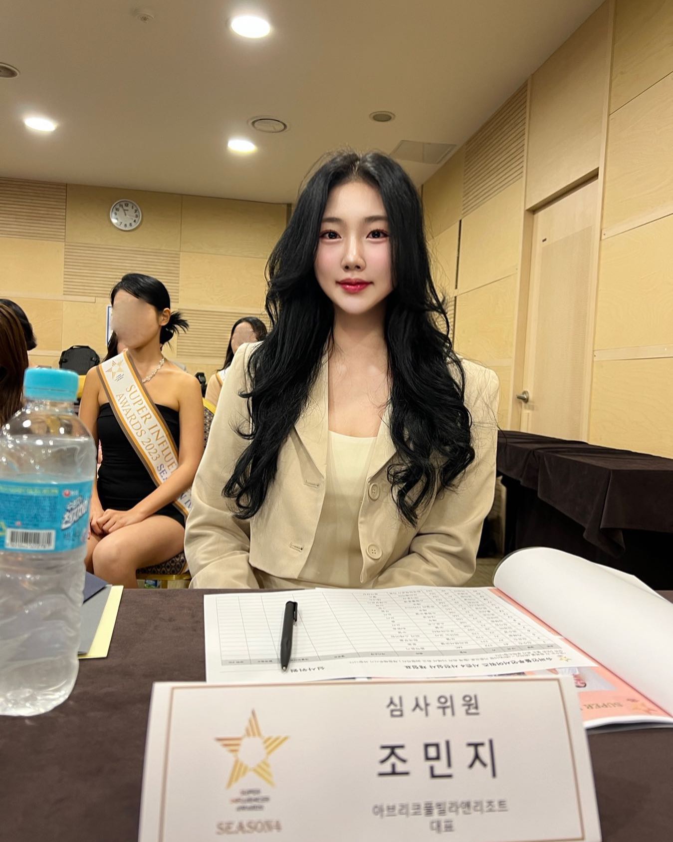 #슈퍼인플루언서어워즈시즌4 
4일간 아브리코에서 합숙 협찬해드릴 수 있어 영광이었습니다☺️
슈인어 웰컴 파티에서 나름 준비한다고 꽃꽂이도, 케이터링도 직접 해보고 사전 심사도 참여하면서 저에게도 좋은 경험과 잊지못할 추억이 되었어요🥹
(케이터링은 이제 맡기는걸루..😅)
모두 고생 많으셨고 앞으로의 활동 기대하겠습니다❤️
아직 특별상 발표 못했는데 이번 주 안으로 연락 드릴게요🫶