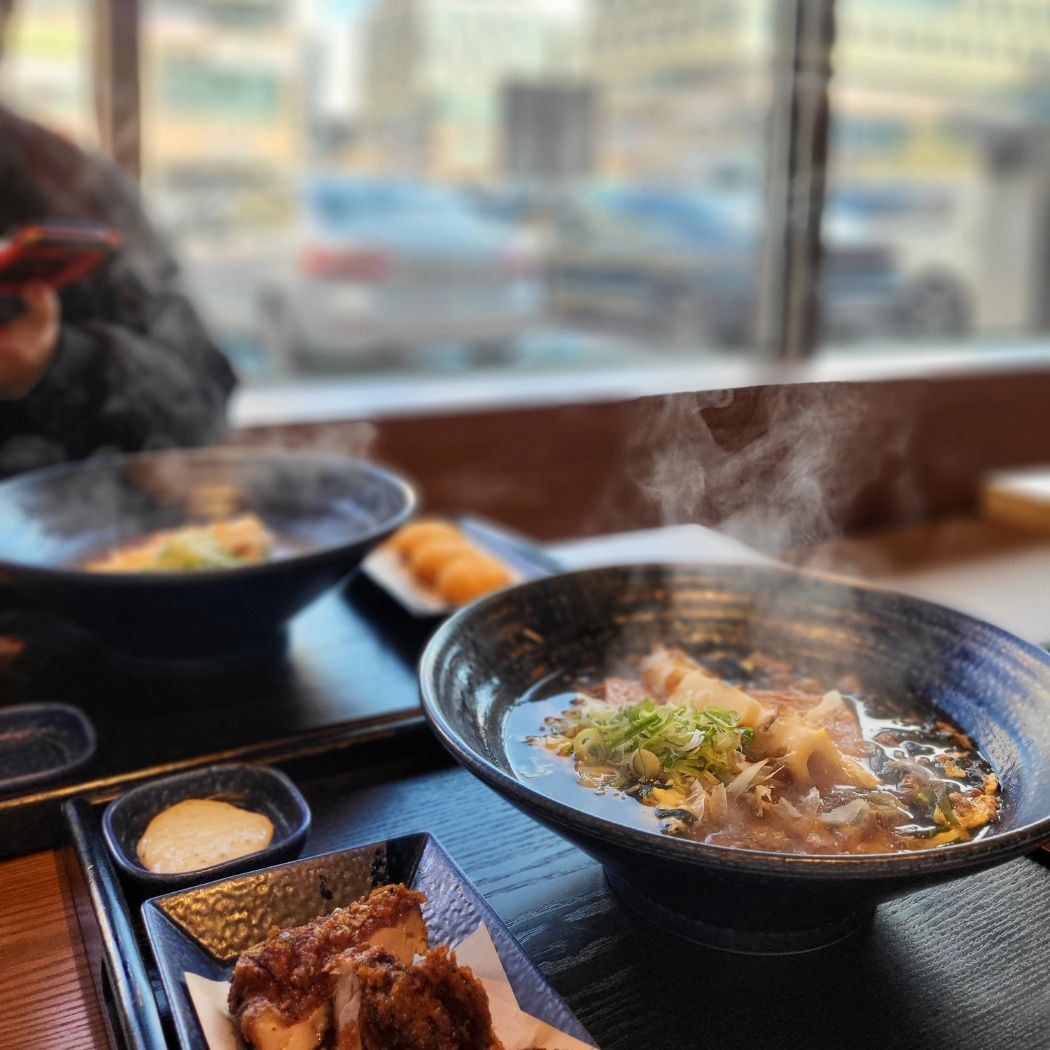 🔹️우쿠야 & 해월커피

올만에 보는 동생❤️

엄청 추운 한파로 바람한테 싸다구맞으며
뜨거운 우동과 고구마치즈고로케.가라아게😍

haewolcoffee에서 뜨거운 커피와 맛난 디저트❤️

맛있는 수다 3시간!
맛있는 점심 고마브💋

#우쿠야 #한파주의보
#haewolcoffee  #수다타임 
#아이들은방학중👦🏻👧🏻