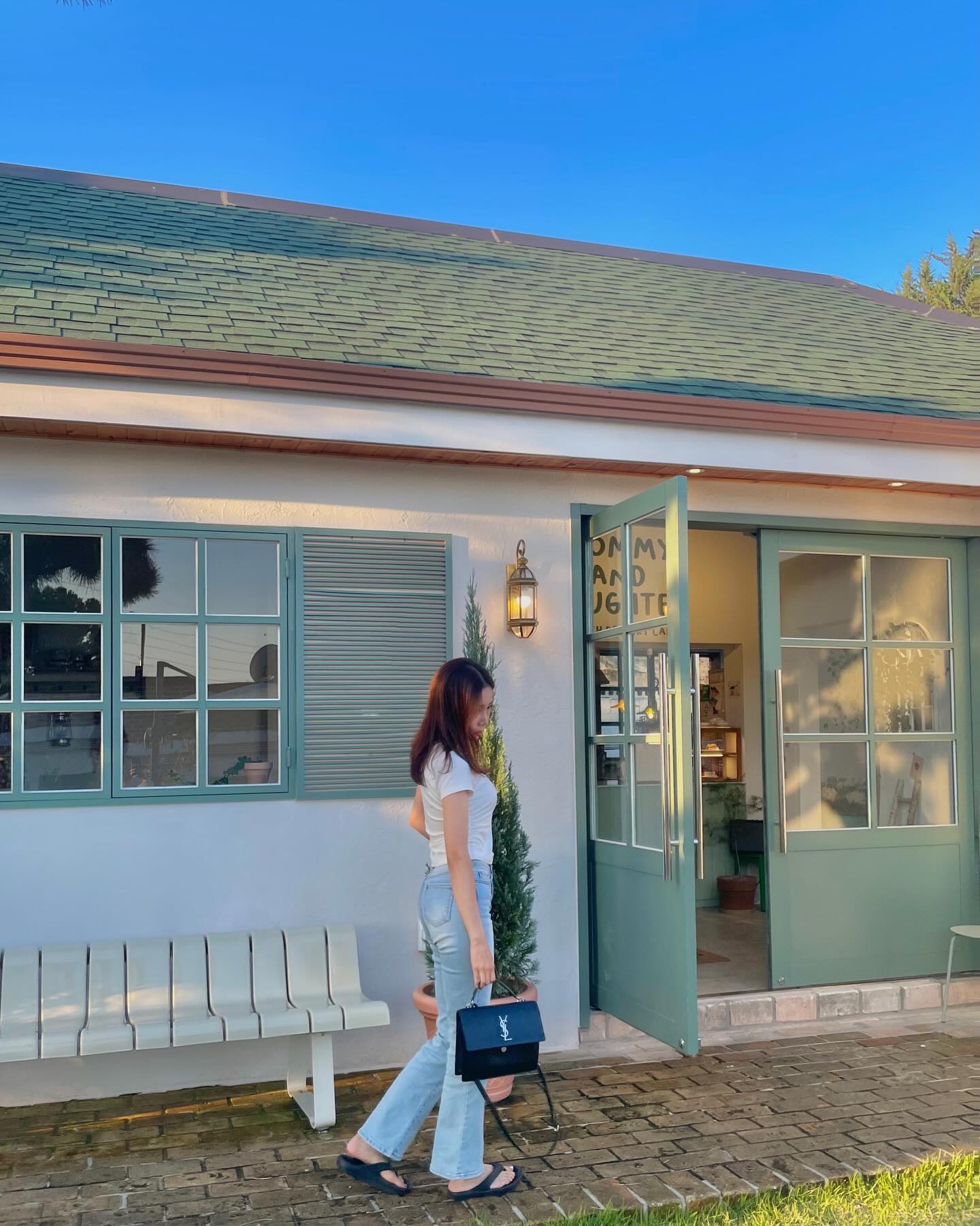 날씨 왤캐 좋냐고,,
그래서 더 ㅘ가나!!
.
.
.
cafe_mommyndaughter 
#여주브런치카페 #여주카페 #여주카페추천 #여주맛집 #여주카페맛집 #여주디저트맛집 #여주브런치맛집 #여주프리미엄아울렛 #여주아울렛맛집 #여주아울렛카페 #경기도여주 #경기도여행 #연휴나들이 #연휴시작 #가지마연휴야 #😭 #일상 #소통 #카페스타그램 #취미스타그램 #인친환영 #좋아요 #좋반 #맞팔환영 #선팔하면맞팔 #선팔은곧맞팔 #빠빠이 #😉