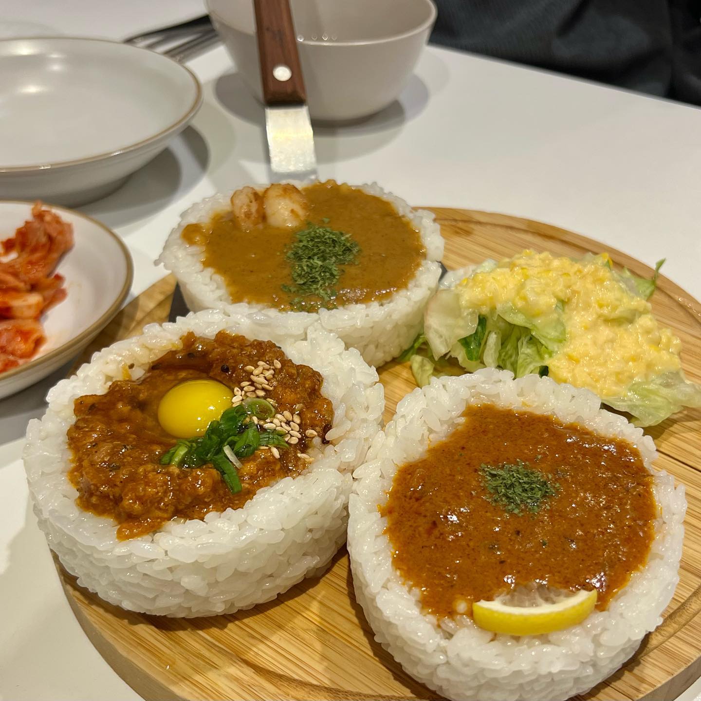 구월동 리필가능한 카레맛집 #소코아구월점 

📌3가지 종류의 카레를 즐길수 있는데 리필까지 가능한! (밥도 리필)

📌돈까스도 바삭하니 카레랑 너무 잘어울림

📍위치 : 인천 남동구 인하로511번길 40 1층
📍시간 : 11:30 - 21:00 (15:00-17:00브레이크타임)
📍전화 : 0507-1392-2624

#강남맛집 #맛집 #맞팔 #먹팔 #선팔 #먹스타그램 #인천맛집 #인천카레 #구월동카레 #블로거체험단 #구월동롯데백화점맛집 #구월동로데오 #구월동수협사거리 #리뷰 #전국맛집 #송도카레 #점메추