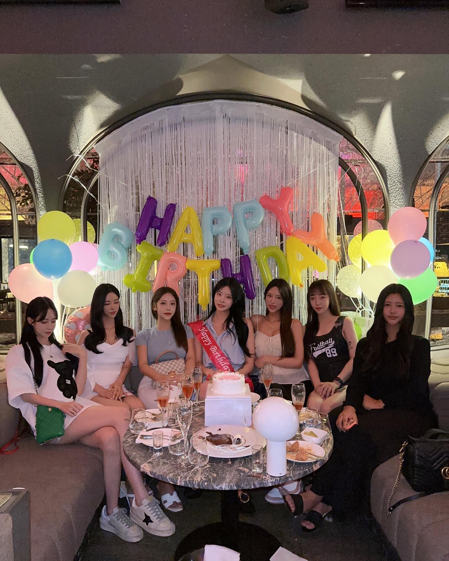 해벌데 유댕 
.
.
.
#일년에8번만나는친구들