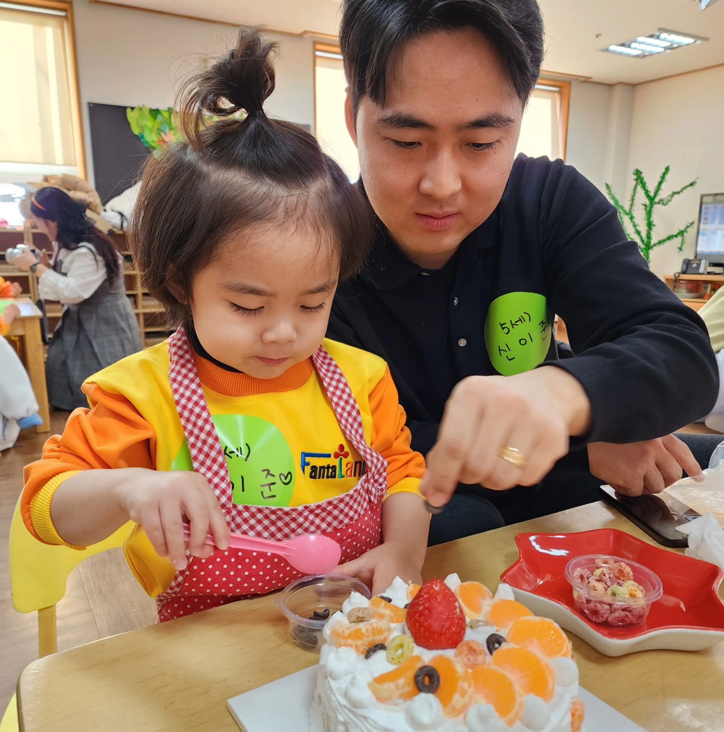 두니의 5세 유치원 생활을 응원해💛🧡
엄마 아빠 찾지않고 씩씩하게 하고
적극적인 모습보니 흐뭇하눼
화이팅🫶🫶🫶