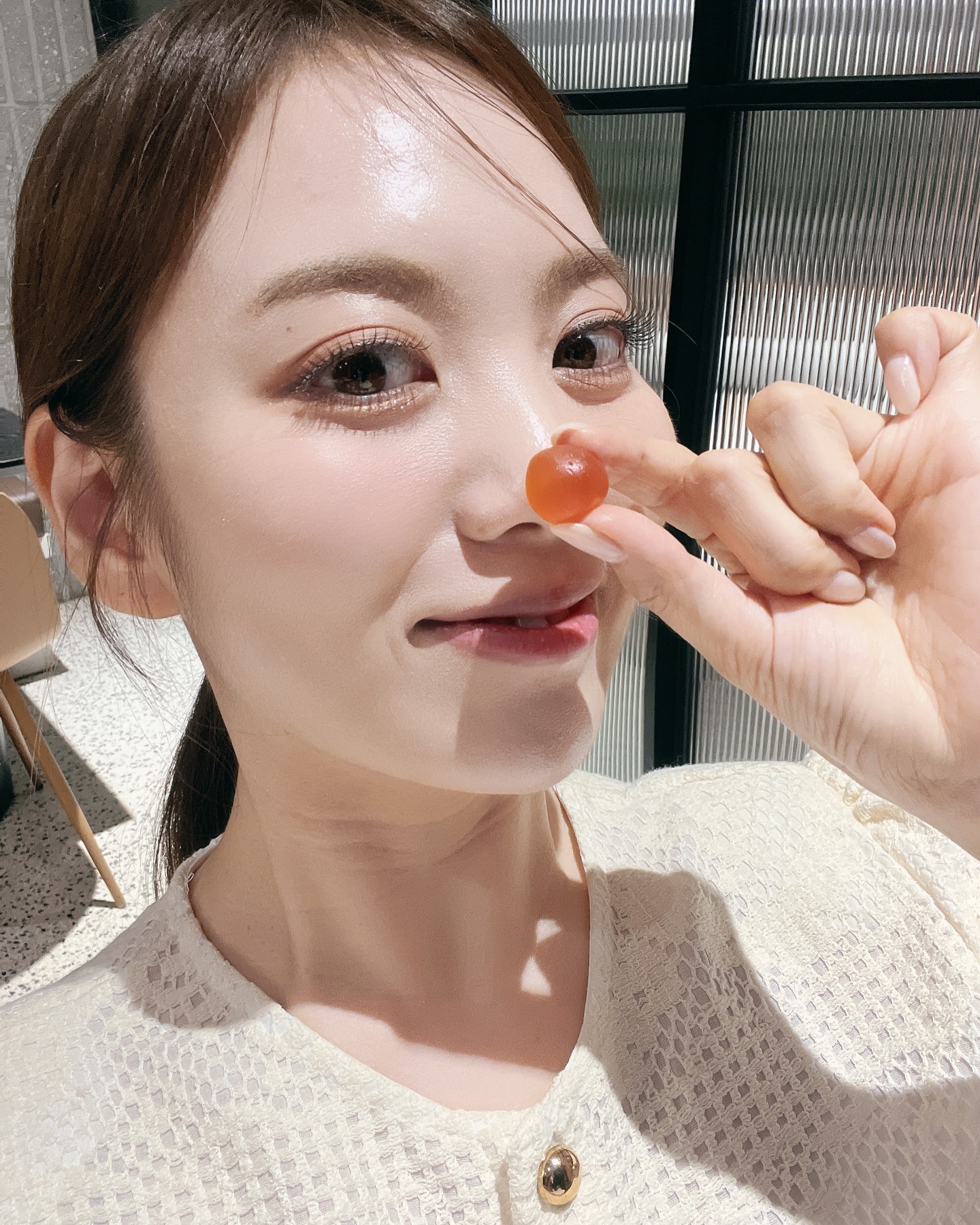 #광고 

아니 요즘에는 진짜 셀프 케어 풀버전인거같아요🤭

체형 관리한다고 운동도 하고~! 식단도 클린하게 노력하고~!
근데 확실히 방송에서 먼저 보이는게 얼굴이다보니..😂
좀 더 신경쓰는건 피부관리에요!

직접적인 피부관리도 필수지만!
근본적으로 #이너뷰티 는 무조건 챙겨야하는거 ㅎㅎ 다 아시죠❣️

근데 은근히 맛있고, 간편하게, 믿을 수 있는
이런조건 맞춰서 고르는건 너무나 귀찮으면서도 어렵잖아요!!🥲

광고로 만났지만…!!!
이건 먹어보고 나서 공유드리는 찐 후기🥹❣️

맛은 뭐 완전 달콤 쫀득 간식 젤리 그 자체🍑
식감은 쫀독쫀독, 탱글탱글😋
완전 기분좋아지는 복숭아맛이라
앉은자리에서 완전 한봉지 뚝딱할거같은 맛이에요🤣

한봉지씩 쏙쏙 들고다녀도, 넣어다녀도 부담없어서
사무실이나 차에서도 심심할때 톡 먹기 너무 좋구

무엇보다‼️ 약.사.님.이. 직접 개발하셨대요👩‍⚕️
이게 진짜 감동 포인트🥹🙏
확실히 그래서 그런지 좋은 성분들로 만들었더라구요!
(이노시톨, 판토텐산, 베타카로틴 등)

약사님이 만드셨으니 전국 약국에서도 찾을 수 있어요 :)

난 그냥 맛있게 간식먹은거 뿐인데 어느새 갑작스레 
🫢내피부 왜이렇게 촉촉해!!? 왜이렇게 깨끗해!? 이런 느낌
넘 느껴보고 싶잖아요~ 😛

제품 론칭 기념으로 할인이벤트도 진행중이라 하니
같이 맛있게 관리해봐용❣️

#모아블렌드 #스팟피치젤리 #예뻐지는젤리 #미용젤리 #이노시톨젤리