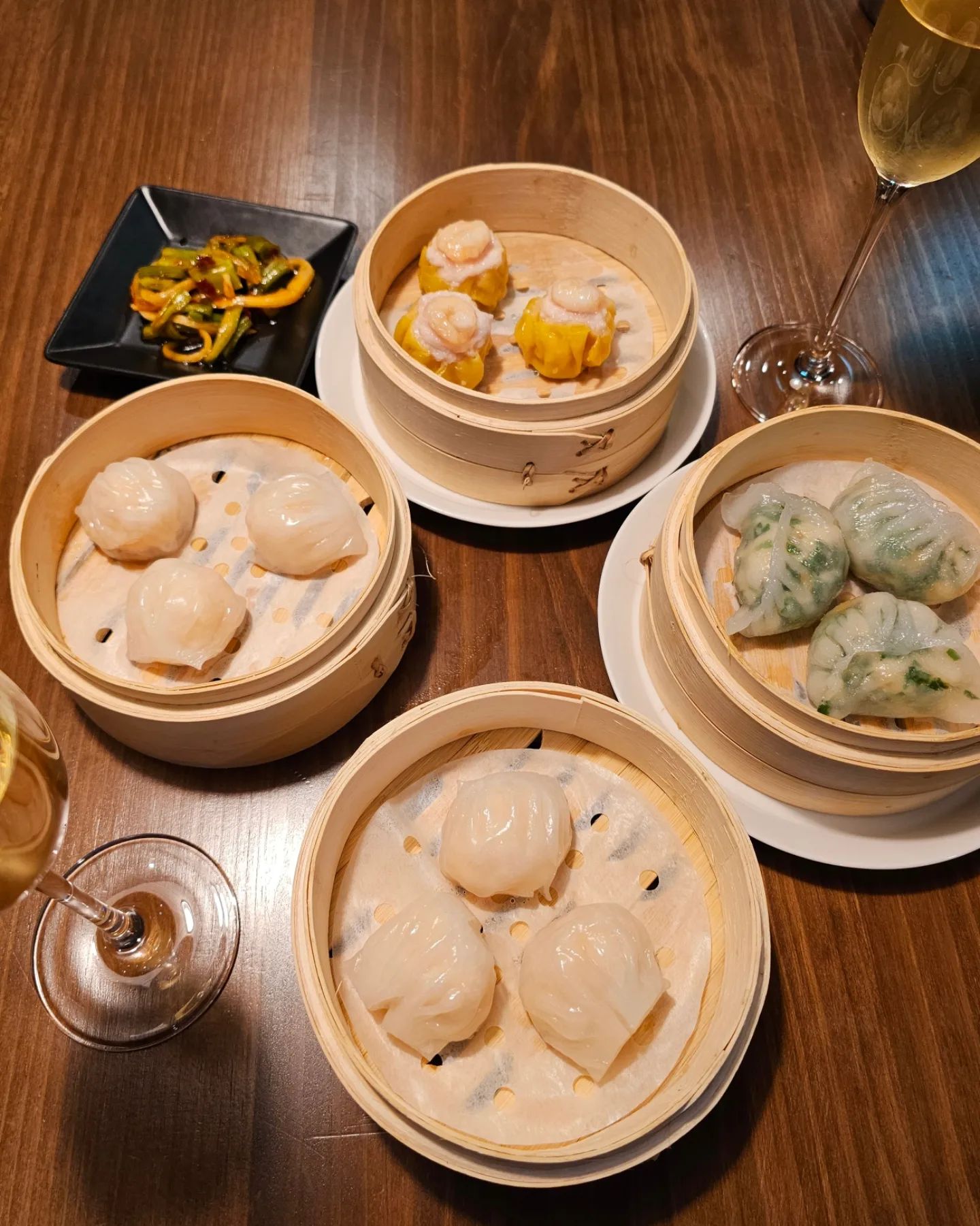 유미언니랑 둘이 조촐한 송년회❤️
딤섬 #flex 🌝
넘 맛있쟈나..💓
baotao_dimsum

#바오타오 #baotao 

#맞팔 #선팔 #일상 #소통 #팔로우 #좋아요 #데일리 #daily #투데이 #today #피드 #일상스타그램  #친스타그램 #데일리스타그램 #데일리그램 #먹스타그램 #맛스타그램 #먹방 #food #foodstagram #삼성맛집 #유리앤호텔 #딤섬맛집 #dimsum