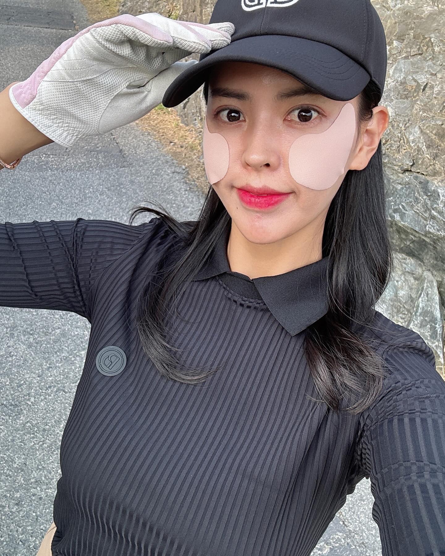 #협찬 
🌞이제 무조껀 선패치 필수 날씨🌞

크기도 좋고 촉촉함은 더해요 ☺️

📍쁘띠 골프패치 크기 UP!
📍하이드로겔 접착력 UP!
📍패키지 디자인 CHANGE!
📍가격은 그대로!
📍피부케어와 동시에 쿨링효과까지
📍7종 특화성분이 피부를 보호하고 촉촉함유지

✅️투명 하이드로겔 패치
✅️세계최초로 개발
✅️자외선 차단 98.9%
✅️보습, 쿨링, 미백, 주름 한번에 케어 가능
✅️눈가 피부 케어와 미백에 도움
✅️눈밑 주름 개선 효과
✅️테이프 형식의 타사 제품과는 달리 하이드로겔로 되어있어 장시간 착용해도 피부 주름이 생기지 않습니다!
✅️야외활동하면서 자외선차단과 피부케어가 한번에 가능합니다!

골프.야외활동 패치가 필요하다면 블카패치 추천드려용😃

#블카 #blca #골프패치 #쁘띠골프패치 #신형쁘띠골프패치#
#골프썬패치 #골프기미패치 #골프자외선차단패치 #자외선차단패치 #썬패치 #쁘띠골프패치 #자외선차단골프패치 #등산패치 #야외패치 #골프 #등산 #낚시 #라운딩패치 #오운완 #헬스타그램 #헬린이 #운동하는남 자 #운동인증 #운동하는여자
