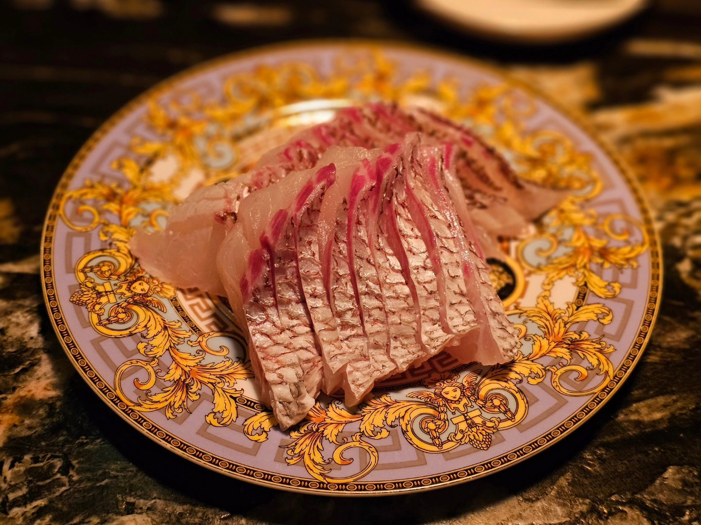 하루 4테이블 
예약제로 운영되는 강남 오마카세 기무

테이블 오마카세라 대화하기도 좋고
역삼역에서 쪼꼼 걸어가면 나오는 곳.

술값이 비싸서 안마시던 사케 도쿠리마심ㅋㅋㅋㅋㅋㅋ

#강남오마카세 #기무 #역삼역맛집