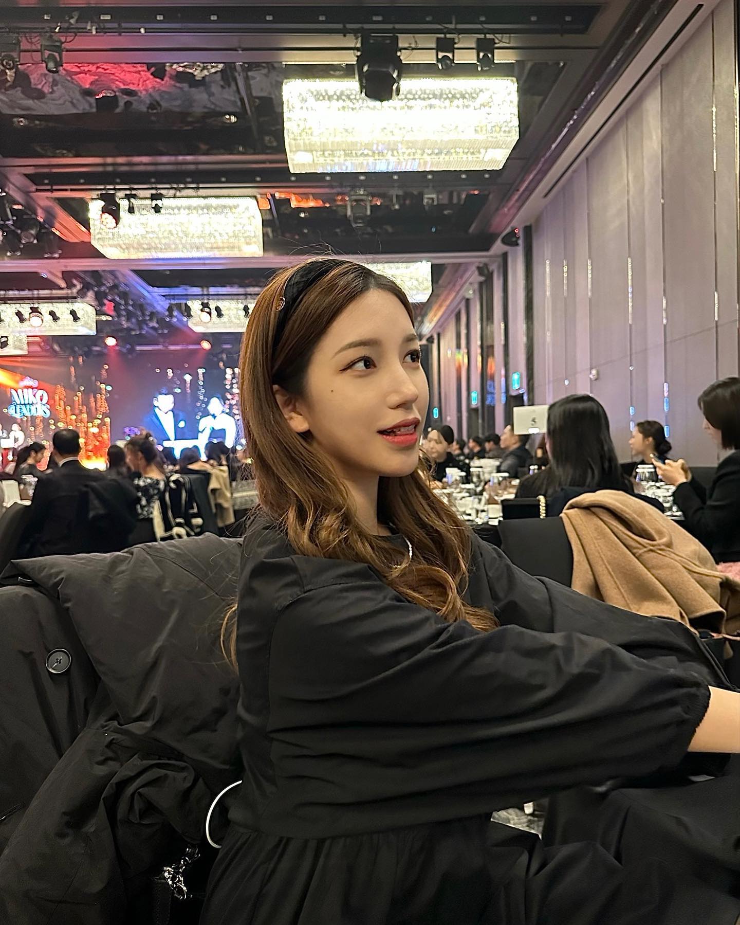 #ad 미스코리아 신년의 밤✨
럭키드로우 처음으로 뽑혀본 날🥹

이 날 착용한 헤어밴드는
‘클래식웨어’라는 타이틀을 가지고
음악인들과 악기들에게 필요한 제품을 만드는 브랜드인
tound.kr 에서 새로 나온 제품이에요

연주때뿐만 아니라
일상에서도 사용할 수 있도록 제작된
악세사리들로 어디서든 활용이 가능해요✨

#미스코리아 #타운드 #악세사리 #헤어밴드 #신년의밤