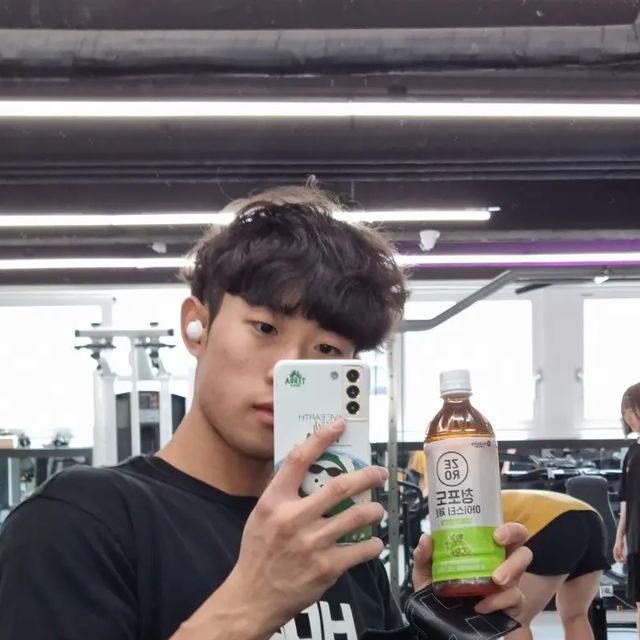 봉관 on Instagram: "#협찬 #한국맥널티 연휴끝~ 주말에 과자를또...🤣 그래서 바로 ⛰️ 등산을 다녀왔습니다!!!(어제)  오랜만에 산타려니 힘듬ㅠ 그래도 ✅️맥널티 청포도아이스티 제로 마