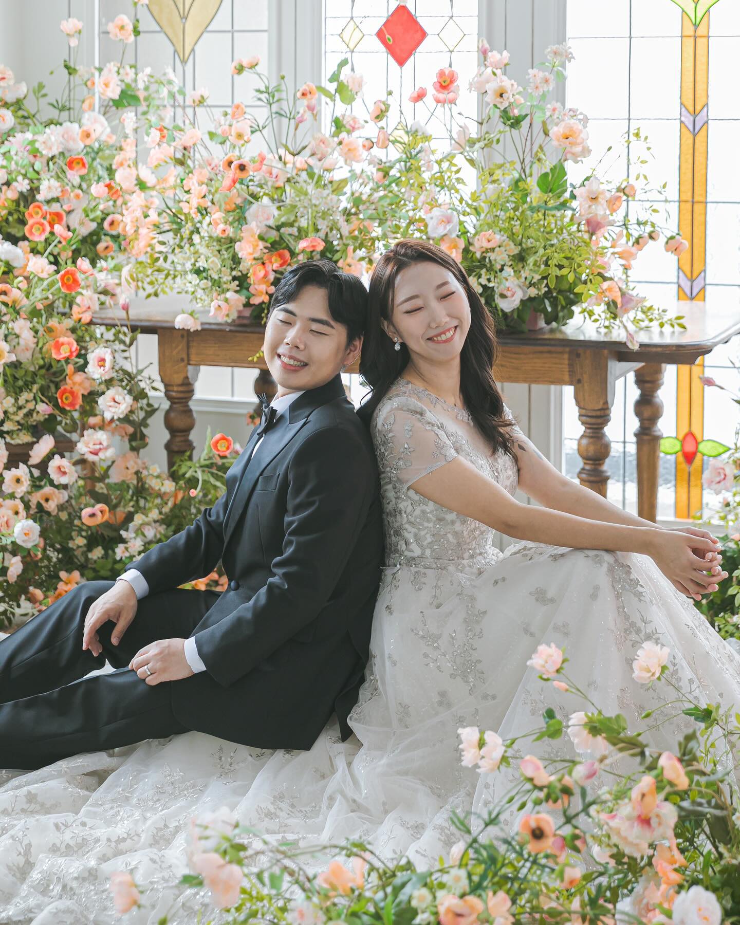 #결혼합니다 D-3
💍테라리움 서울 (테라리움 홀)
💍2024.03.10 (일) 11시
신랑 학성🤵🏻‍♂️ ❤️ 신부 서연👰🏻‍♀️

17.02.19 긴 연애를 시작으로 남편이랑 결혼을 하게 되었습니다.
어떠한 어려움 속에서도 평생을 같이하고
힘들고 지칠때 서로의 손을 잡고 존중하며
서로의 꿈과 희망을 함께 나누는 가장 좋은 친구가
되어 살겠습니다.
 
한 분 한 분 찾아뵙고 인사 드리는게 도리이지만 
오랜만에 연락드리는게 결혼 소식이라 
부담이 될거 같아 망설여지고 조심스러운 마음에
선뜻 연락을 드리지 못한 분들도 많습니다.

너그러이 이해해 주시고 연락을 주신다면
감사하고 행복한 마음으로 소식을 전달해 드리겠습니다. 

오로지 믿음과 사랑만을 약속하는 귀한 날에
기쁜 마음으로 많은 축하와 격려를 부탁드립니다.

#결혼 #결혼합니다 #결혼준비과정 #wedding
#결혼디데이  #결혼알림  #SNS문구 #결혼인스타그램 #초대문구 #결혼인스타
