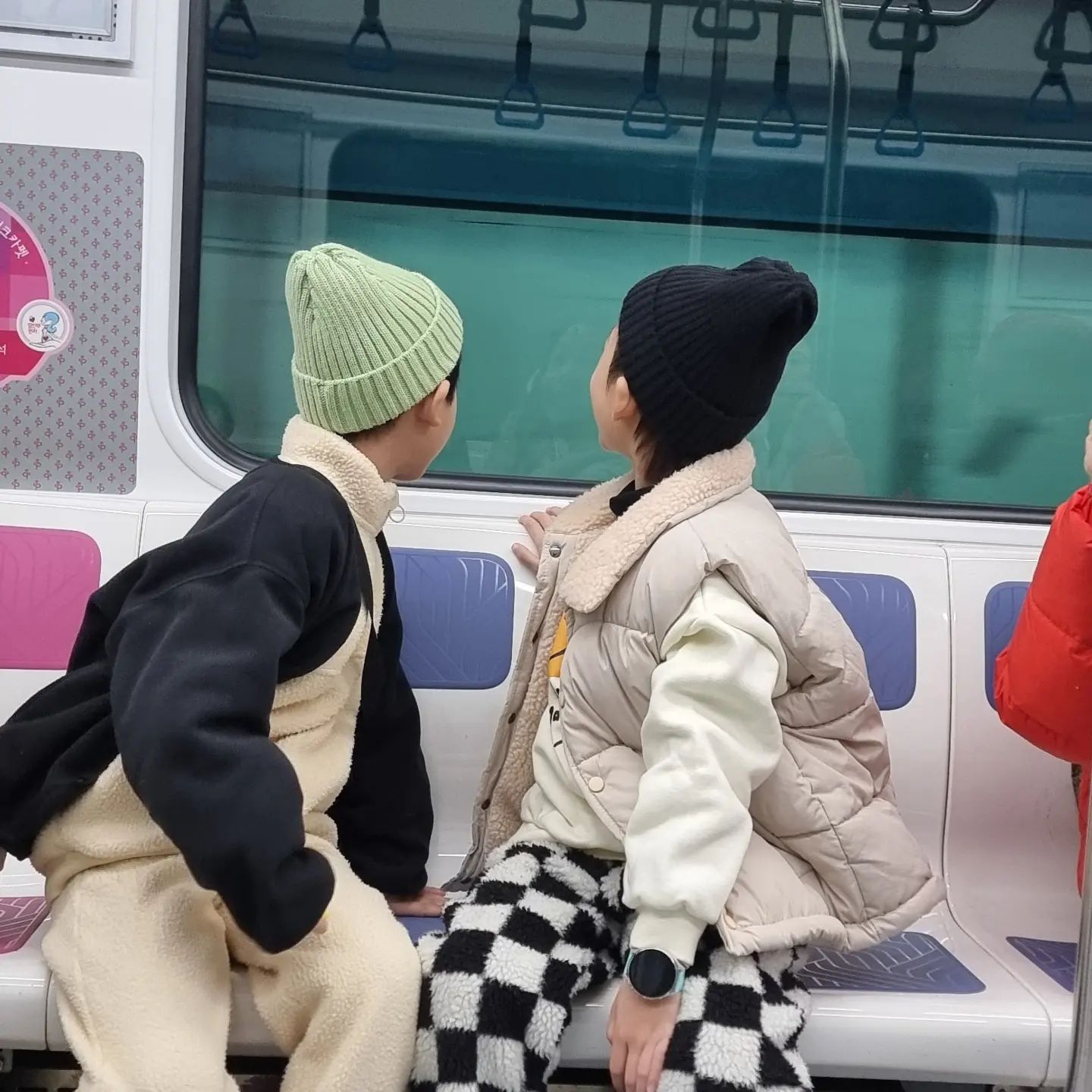 #호호네
#쿵짝
#형제들
-
기여운
호,후형제들
⠀
오늘 길치 엄마들 따라다니느라
고생많았어~~ㅋㅋ
⠀
우리는 걍 운전하고 다니자😅😅