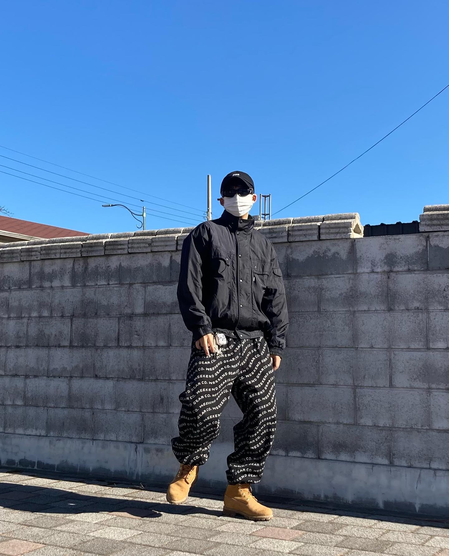 #ad 

all black에 timber 코디 확실히 맛있다 🍽️

모자는 avandress_ 에서 제공받았습니다. 

✔️데일리로 쓰기 너무 좋다. 말해 머해 전투용으로 야무짐🫶🏻

✔볼캡 15개 보유한 my 시선으로 보자면 썼을 때 두께감과 안정감이 있는 편. 잘 뽑았다 모자..🧢

✔ size가 두개임. 자기 머리가 조금 있는 편이다..? 데일리로 나쁘지 않음.  디테일 다른 것도 괜찮은듯🫠

#캐주얼 #볼캡 #모자 #어반드레스 #스타일메이트 avandress_ stylemate_official