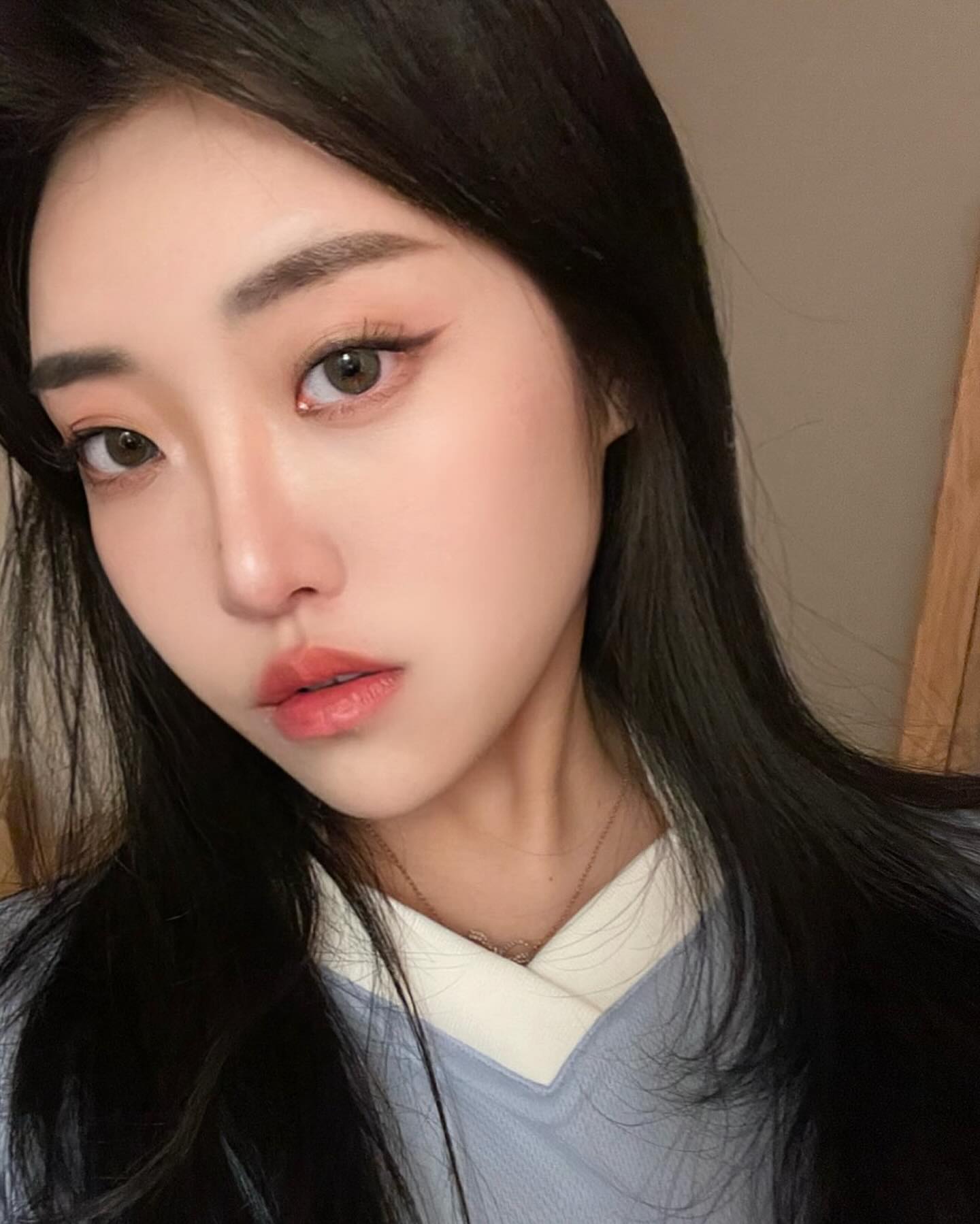 플래쉬 없는 버전 🦕✔️ 요 몇일 이것만 끼구 다니네요오 색상은 두번째 사진에 걸어두어써용.. 재주문하러 총총 🤩