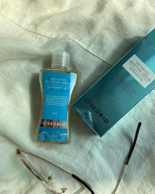 안녕혜진 on Instagram: "#광고 💙서바이오 V Serum-2 Y존케어 여성보습제
.
서바이오 브랜드의 V Serum-2 제품을 

사용해 보았는데, 

향, 발림성, 텍스쳐 모두 정말 좋았습니다.👍
.
 손에 잘 퍼져서 발림성이 매우 좋았고,

 사용 후에도 끈적임이

 없이 산뜻한 느낌🌊🌊
.

발림성은 매우 좋은 편이며,

 텍스쳐는 촉촉하면서도

 끈적임 없이 부드럽게 흘러내려

 바르기 편리해요⭐️
.
사용하면서 정말 좋았던 점은~~

사용 후에 피부가 부드럽고

 탄력이 생기는 느낌이였어요~~🤍

 건조한 피부에 특히나 적합하다고느껴졌어요 🫶
.
V Serum-2는

 건조한 피부를 촉촉하게 해주고

피부 톤을 밝게 만들어줘요~~💙

 특히,  히알루론산, 

 오일 등 다양한 성분이 

함유되어 있어, 피부에 수분을 공급하면서도

 피부를 보호하고, 피부 톤을 개선해 줍니다✨✨

.

🛒https://smartstore.naver.com/seobio/products/5361837727
.
#광고#여성청결제#약산성청결제#질건조증#질건조#질보습제#y존케어#이너케어#서바이오"