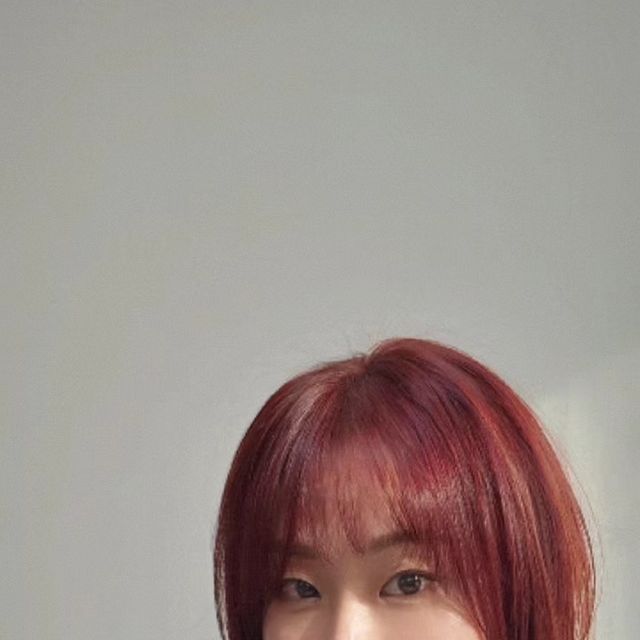함주희 👄 on Instagram: "언젠가부터 빨간머리 계속 유지 중💇‍♀️ 천호 유메즈헤어 새로 오픈해서, 혜리 쌤한테 염색시술 받고 오긔✨️ 빨간머리하고 싶다니까 내 피부톤 살펴보시고 피