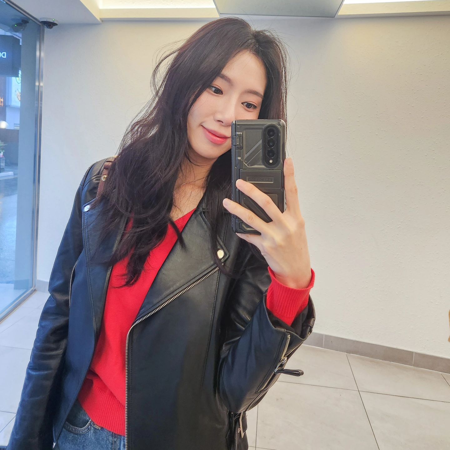 맛있는 소시지와 함께한 와인❤️🍷
항공샷 인생네컷? 찍었는데 포즈가 넘 어려워🫣