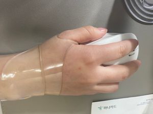 [그로피즈] 실리콘 손목보호대
