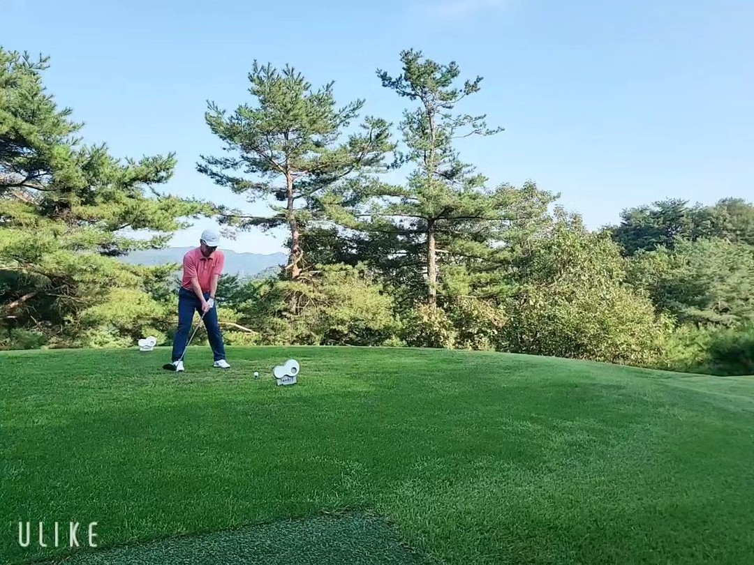 안 간다, 가기 싫다 투덜거리며 따라간 길인데,
오히려 수월하게 맞았던 기분. :)
웃고 떠들어도 라운딩은 늘 외로운 기분이야.
그게 사회생활이랑 넘나 비슷해서 
가기 싫은것 같아.